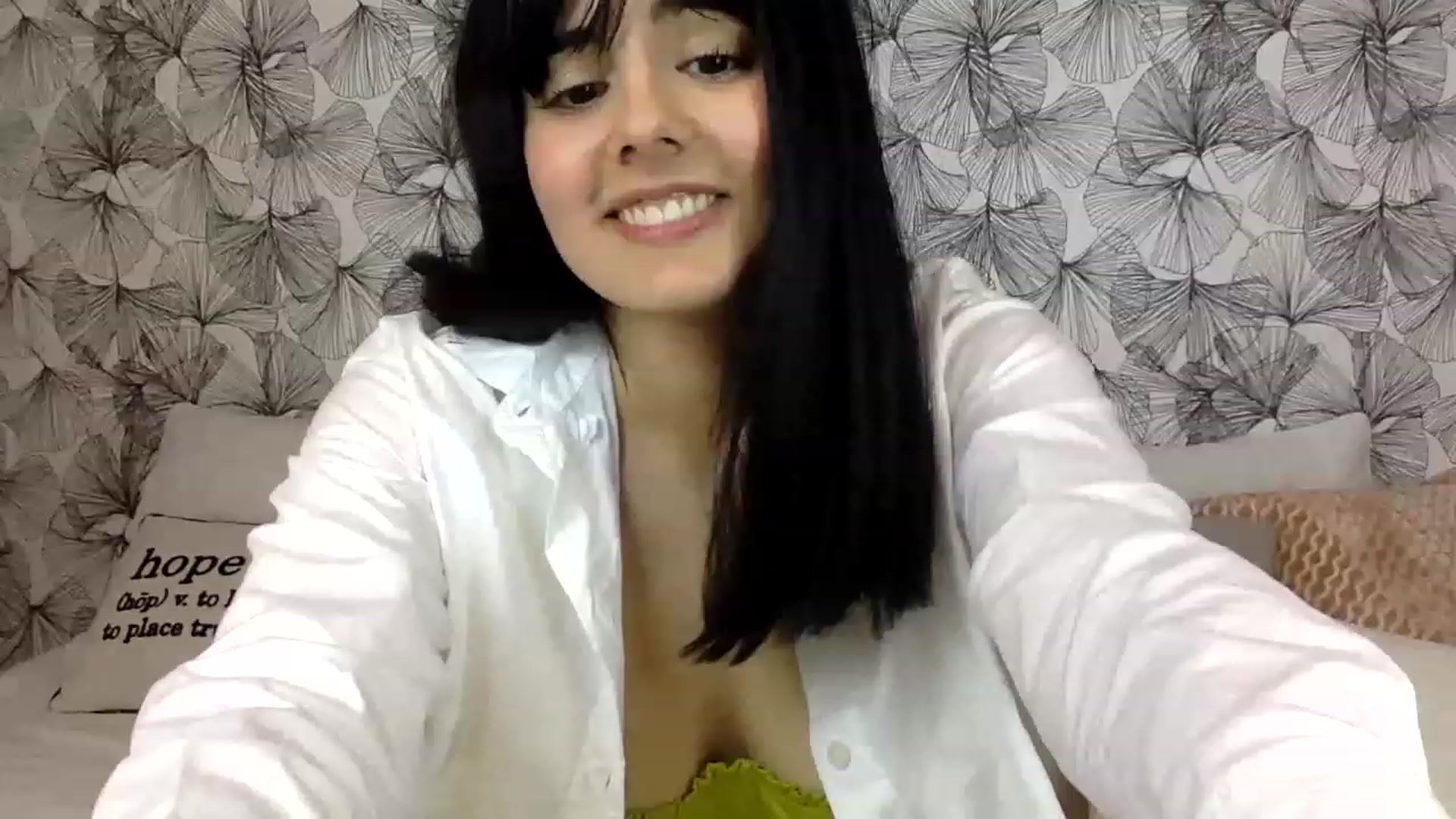 Gallery image thumbnail from laneyangelxx's myfreecams stream on, 03/06/2023, 18:21 image 7 of 20