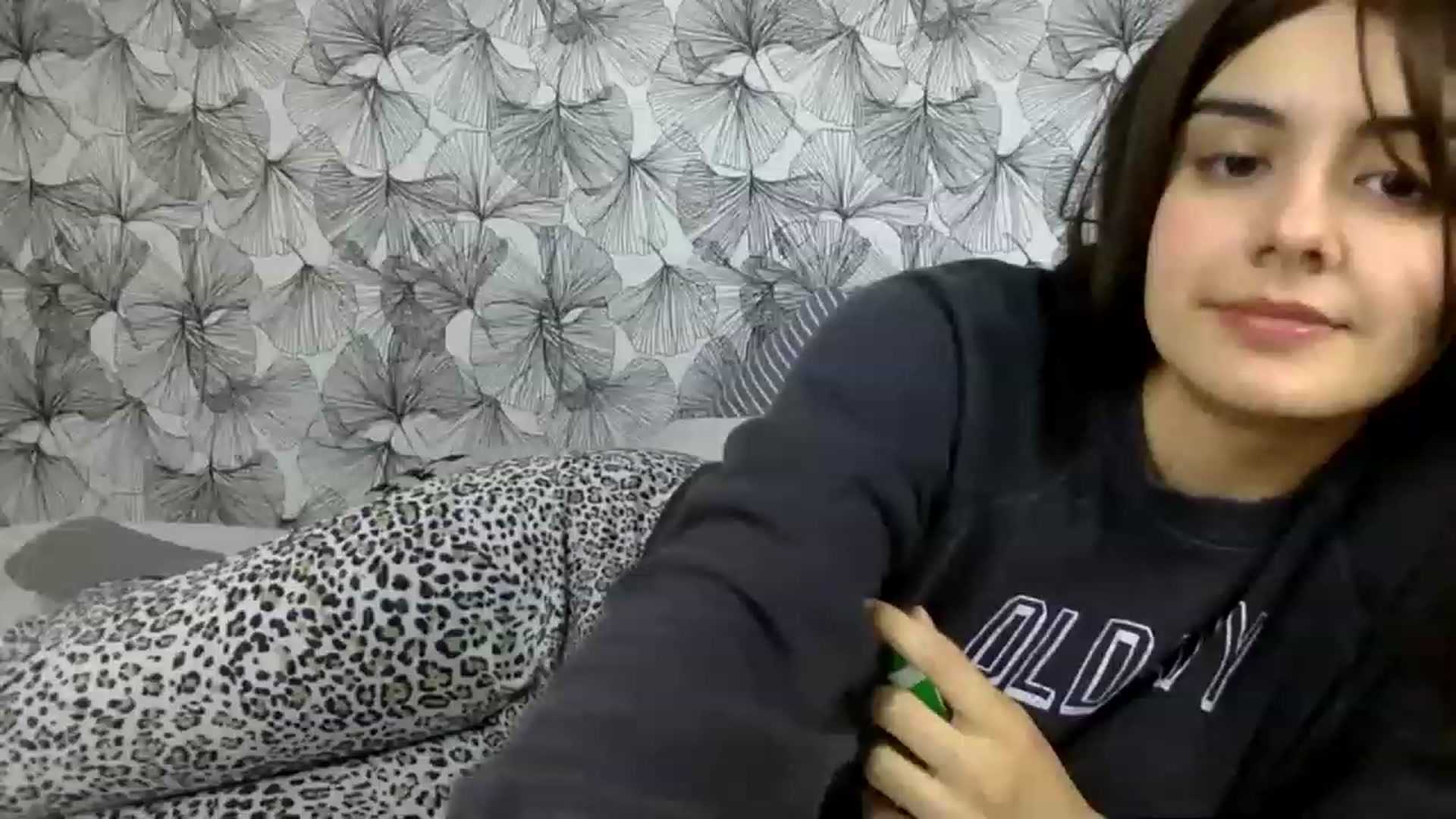 Gallery image thumbnail from laneyangelxx's myfreecams stream on, 03/06/2023, 19:20 image 2 of 20