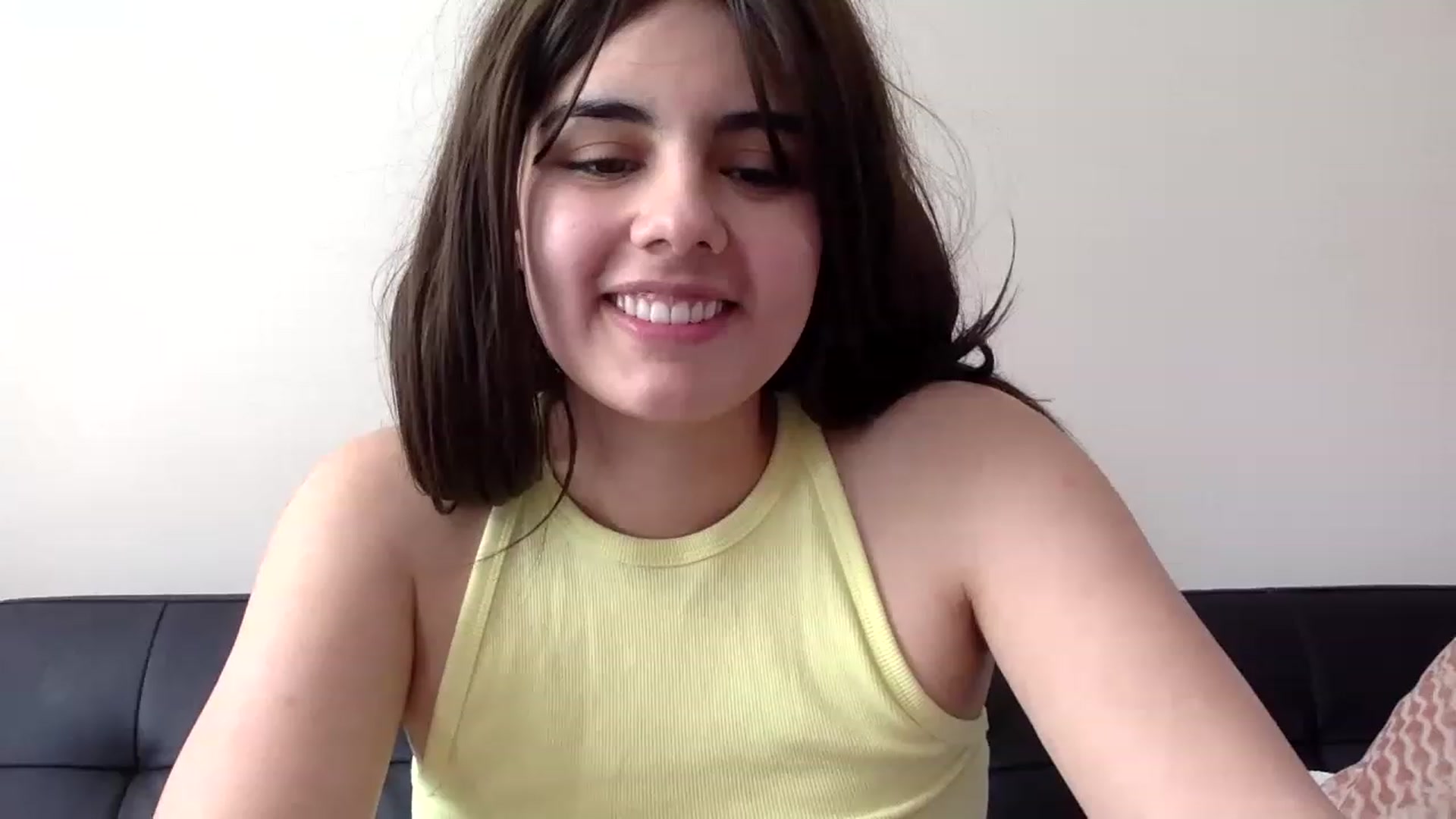 Gallery image thumbnail from laneyangelxx's myfreecams stream on, 03/08/2023, 17:15 image 13 of 20