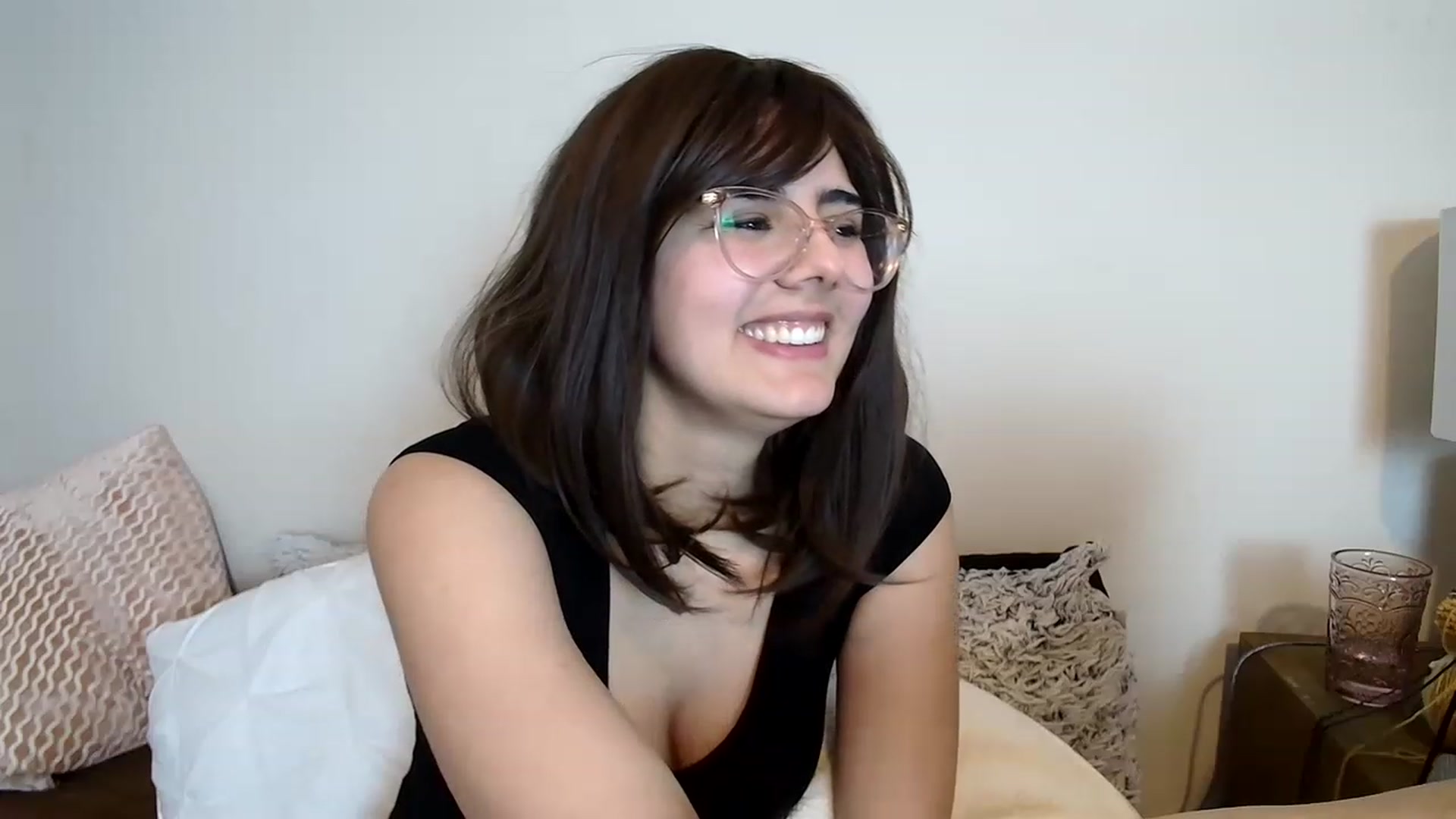 Gallery image thumbnail from laneyangelxx's myfreecams stream on, 03/31/2023, 16:39 image 14 of 20