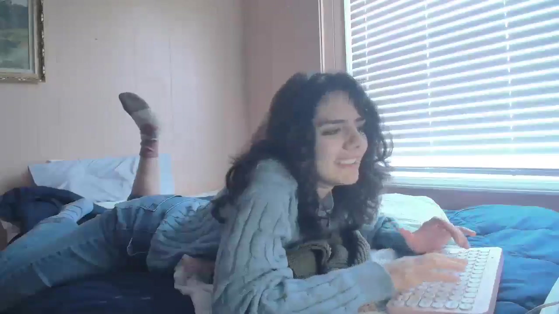 Gallery image thumbnail from laneyangelxx's myfreecams stream on, 12/20/2025, 20:02 image 4 of 20