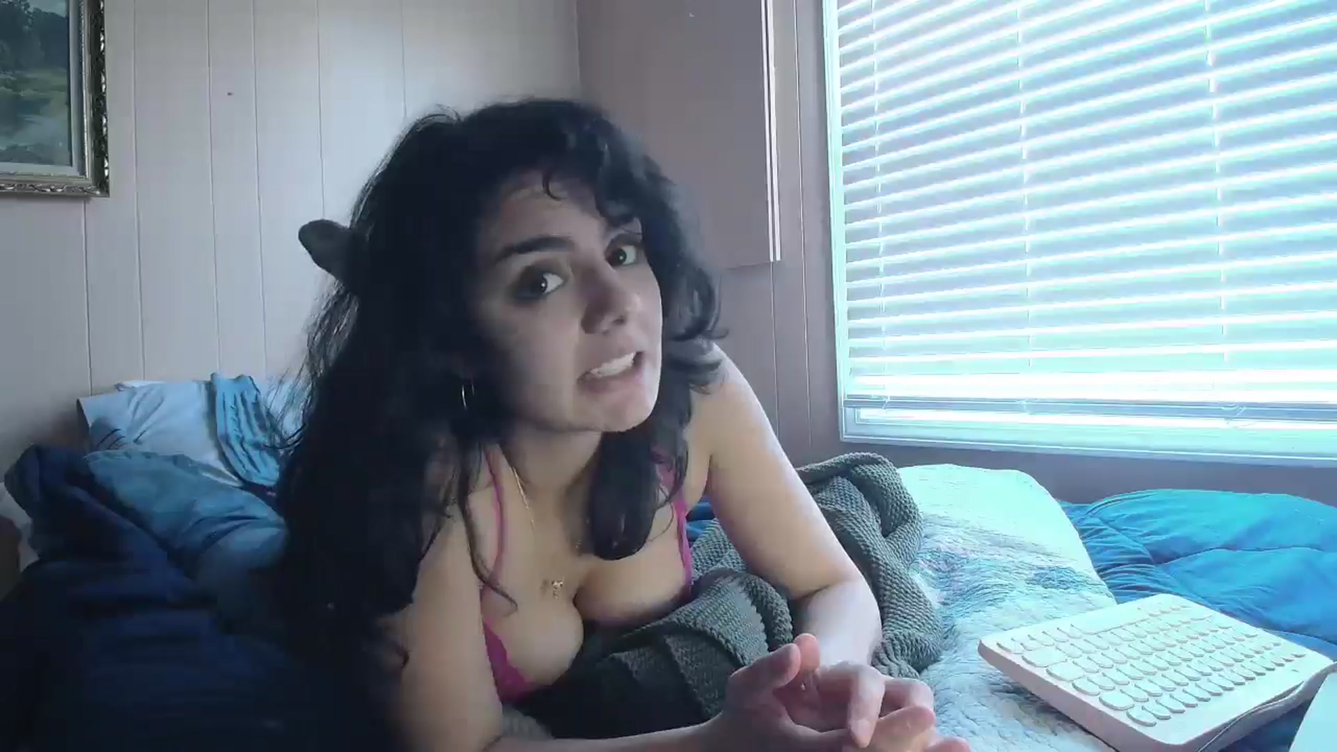 Gallery image thumbnail from laneyangelxx's myfreecams stream on, 12/20/2025, 20:02 image 10 of 20