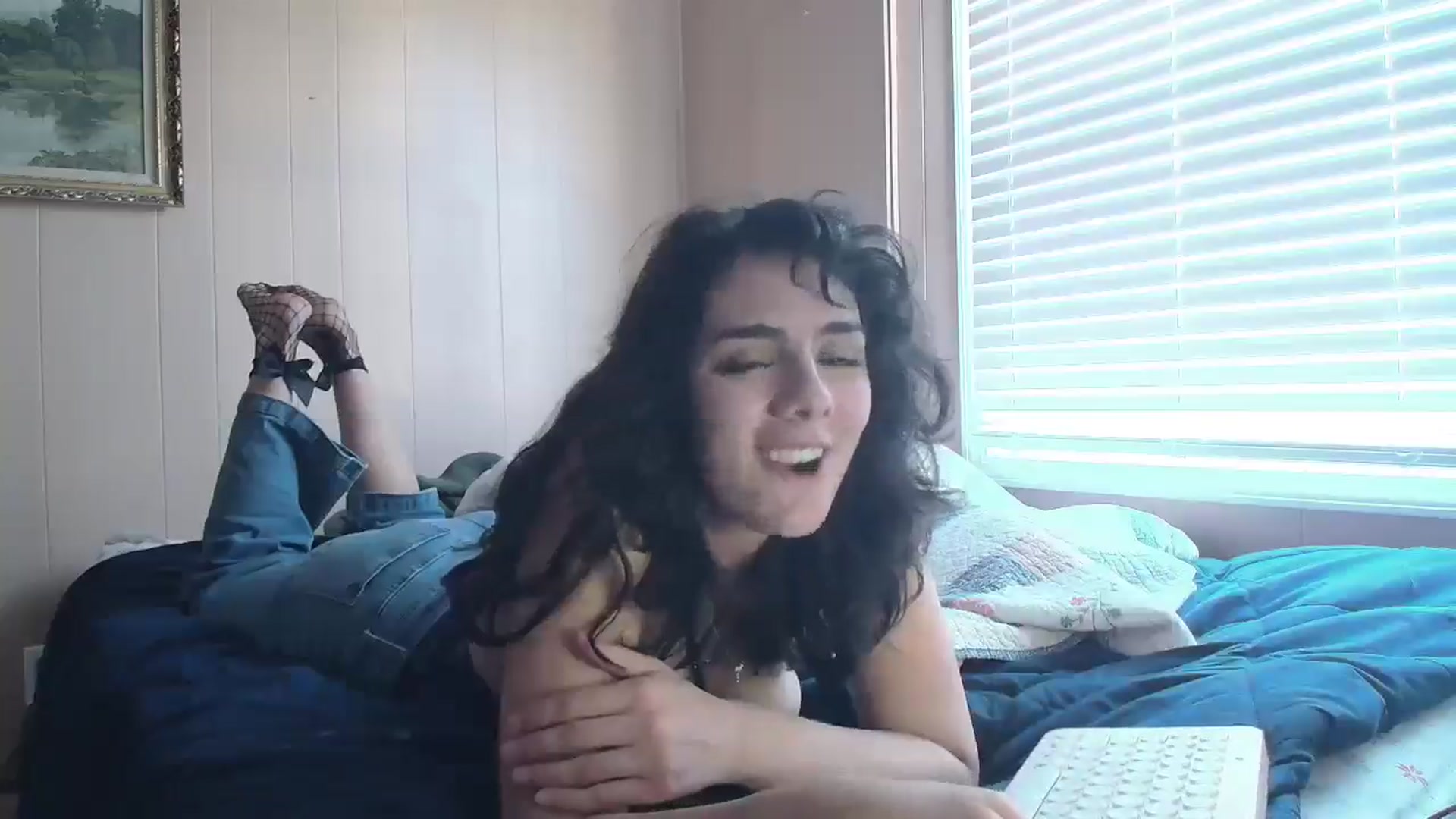 Gallery image thumbnail from laneyangelxx's myfreecams stream on, 12/20/2025, 20:54 image 10 of 20