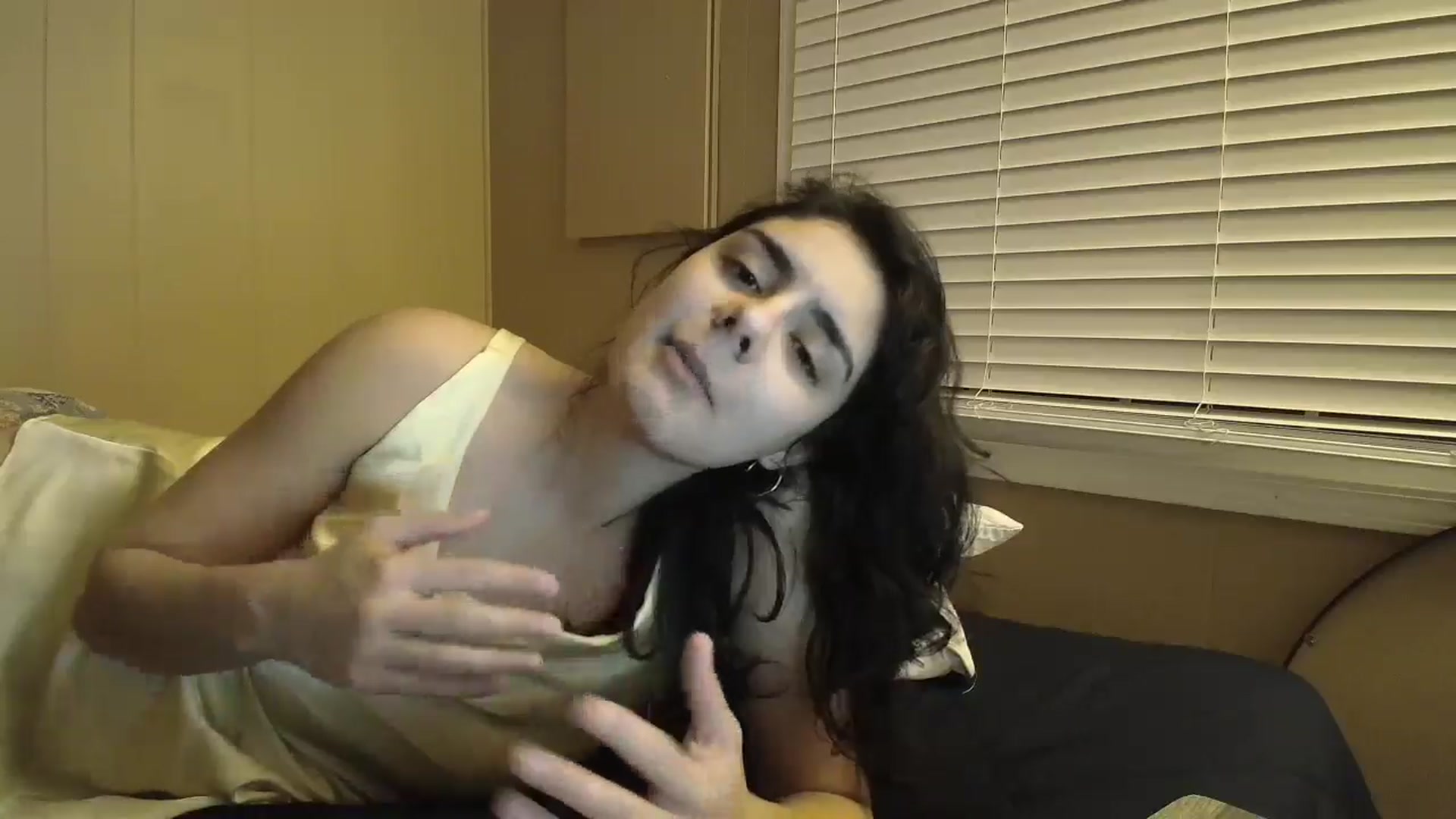 Gallery image thumbnail from laneyangelxx's myfreecams stream on, 01/02/2026, 04:25 image 8 of 20