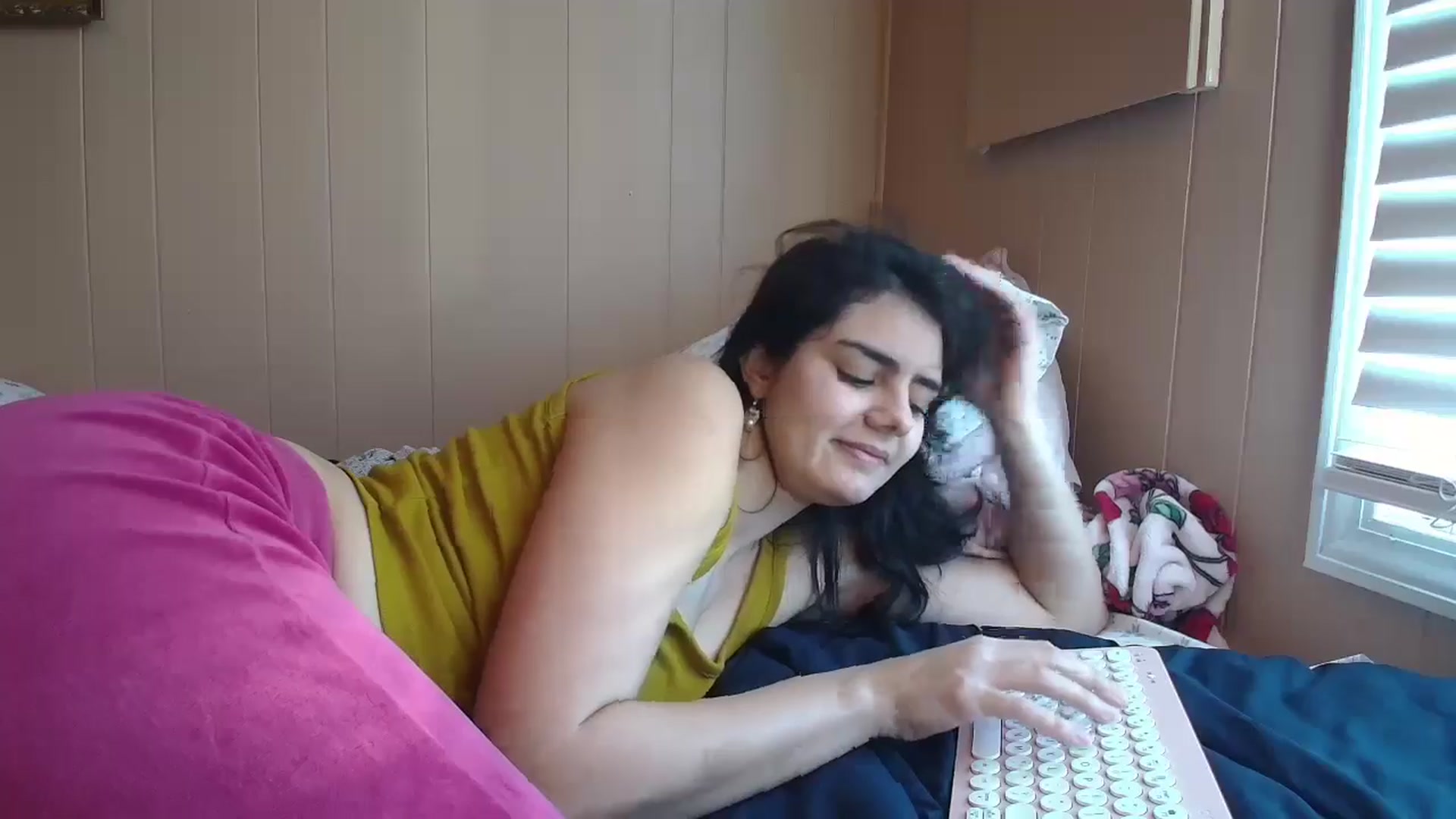 Gallery image thumbnail from laneyangelxx's myfreecams stream on, 01/12/2026, 16:19 image 11 of 20