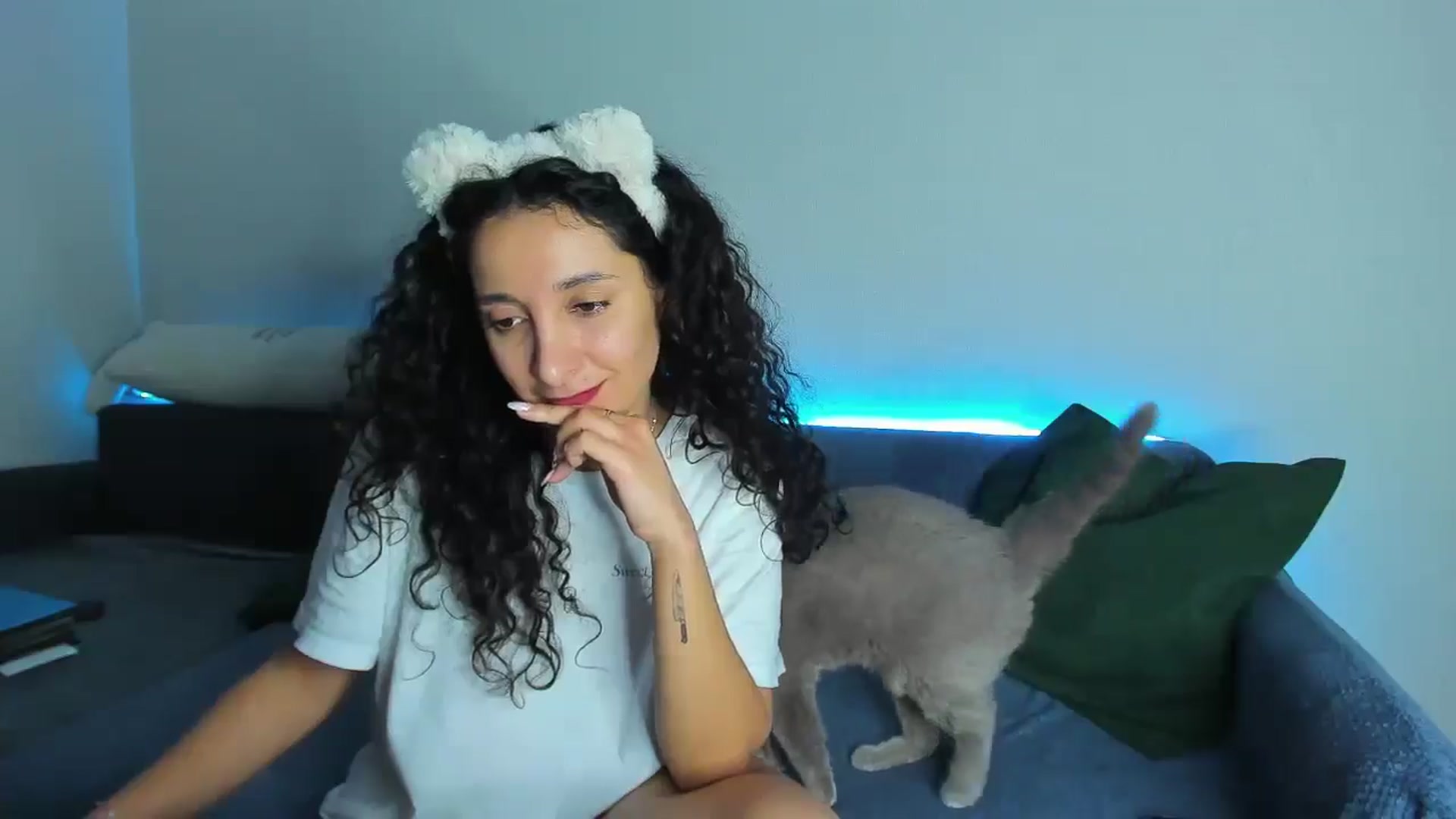 Gallery image thumbnail from latifameow's myfreecams stream on, 12/11/2025, 06:24 image 16 of 20