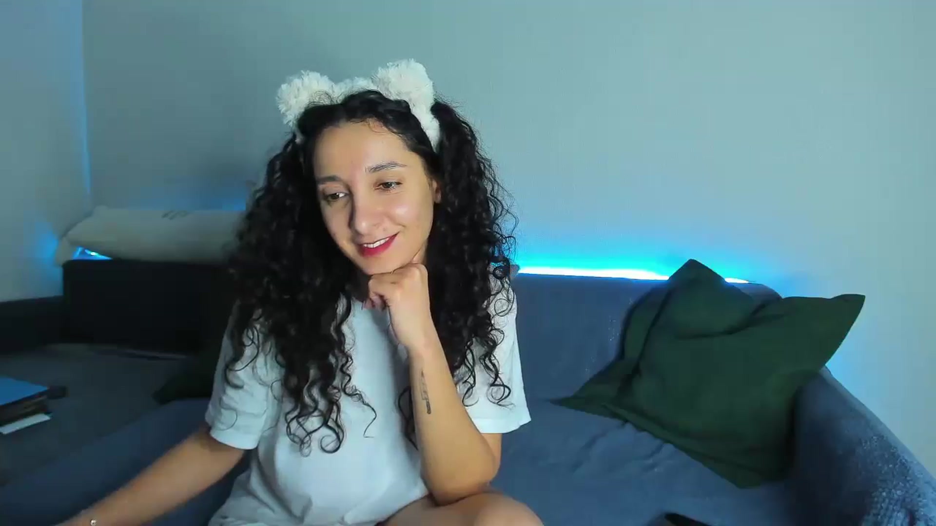 Gallery image thumbnail from latifameow's myfreecams stream on, 12/11/2025, 06:24 image 12 of 20