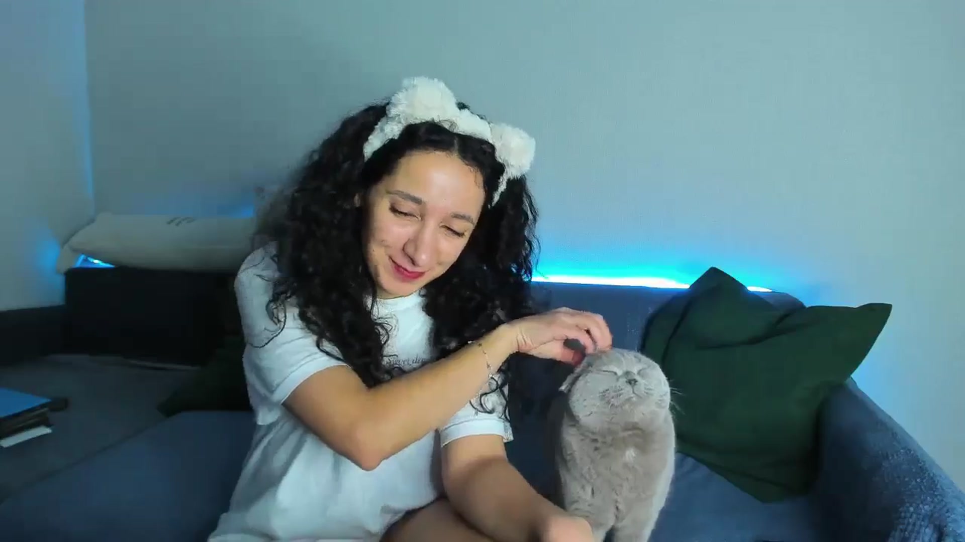 Gallery image thumbnail from latifameow's myfreecams stream on, 12/11/2025, 06:24 image 18 of 20