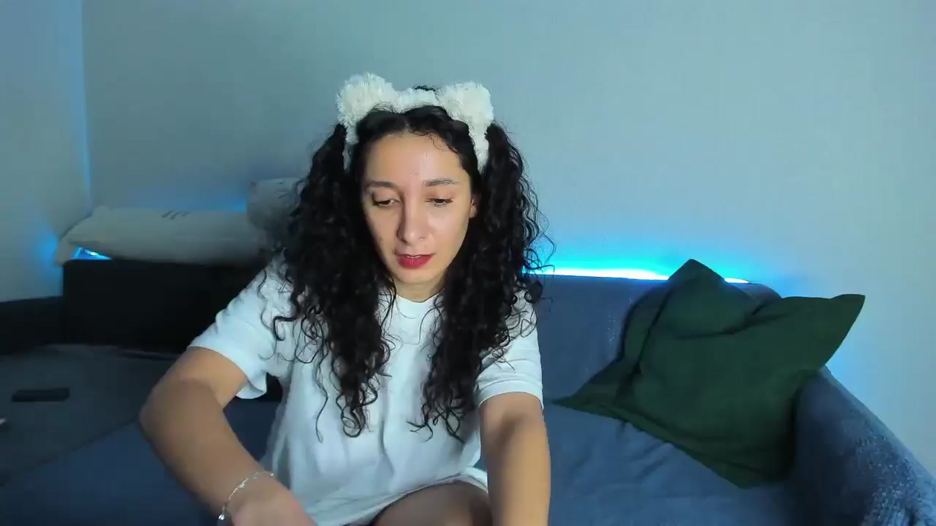 Gallery image thumbnail from latifameow's myfreecams stream on, 12/11/2025, 06:24 image 6 of 20