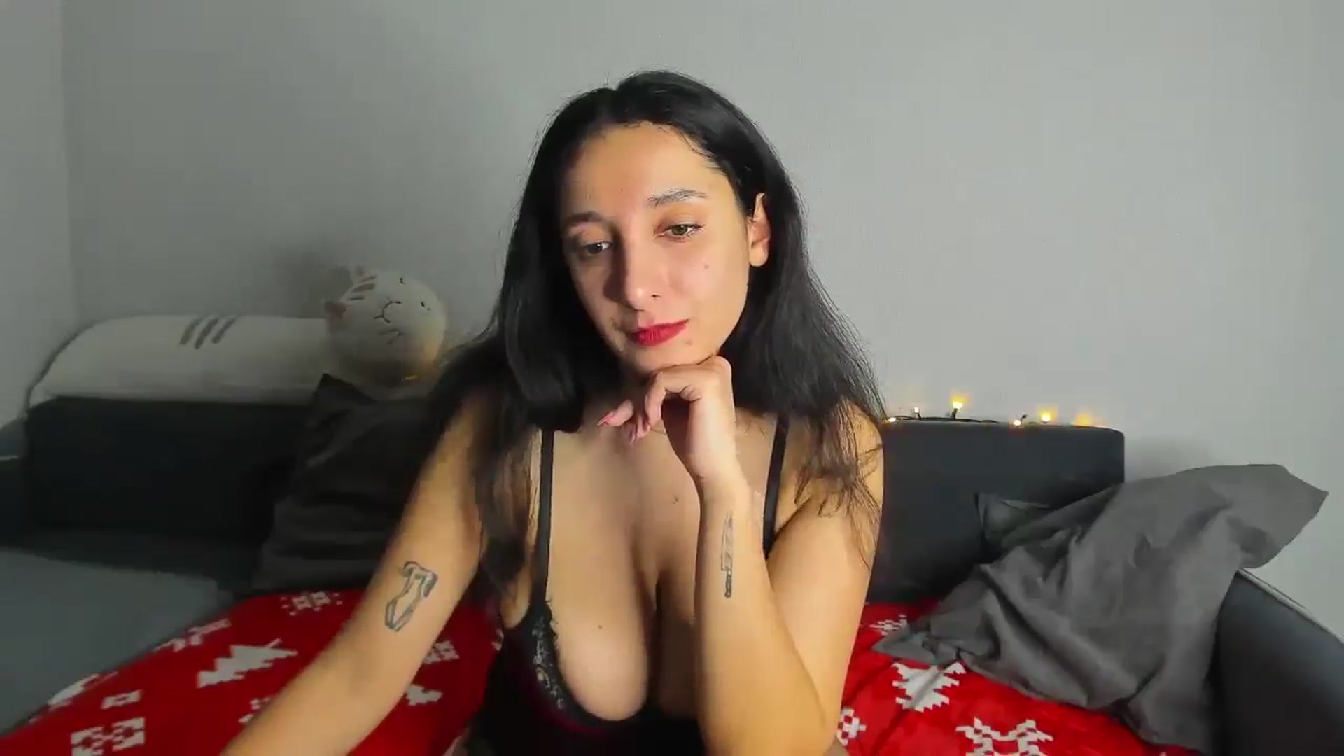Gallery image thumbnail from latifameow's myfreecams stream on, 12/29/2025, 06:26 image 13 of 20