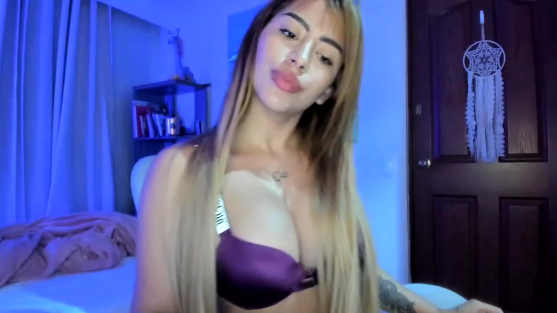 Gallery image thumbnail from latina_violet's myfreecams stream on, 11/14/2022, 11:34 image 16 of 20