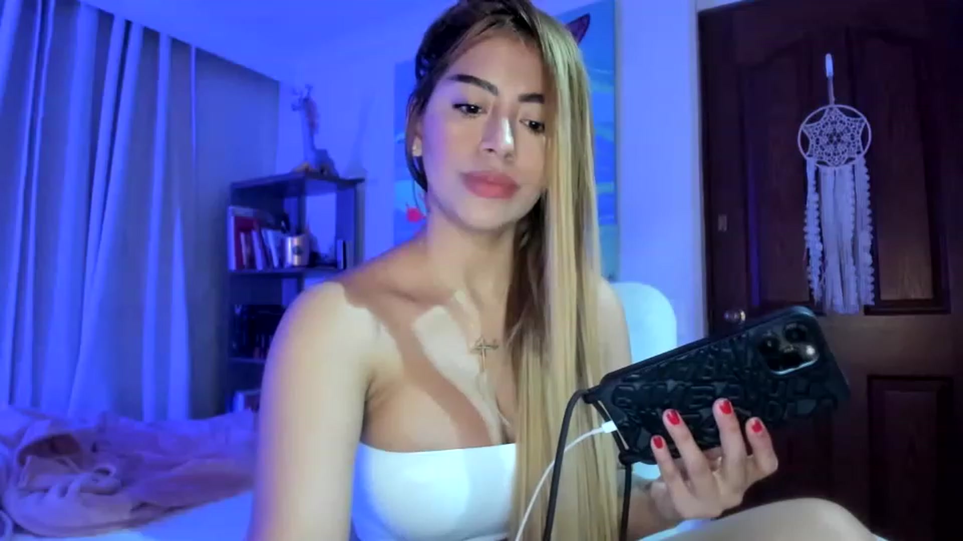 Gallery image thumbnail from latina_violet's myfreecams stream on, 11/15/2022, 07:58 image 6 of 20