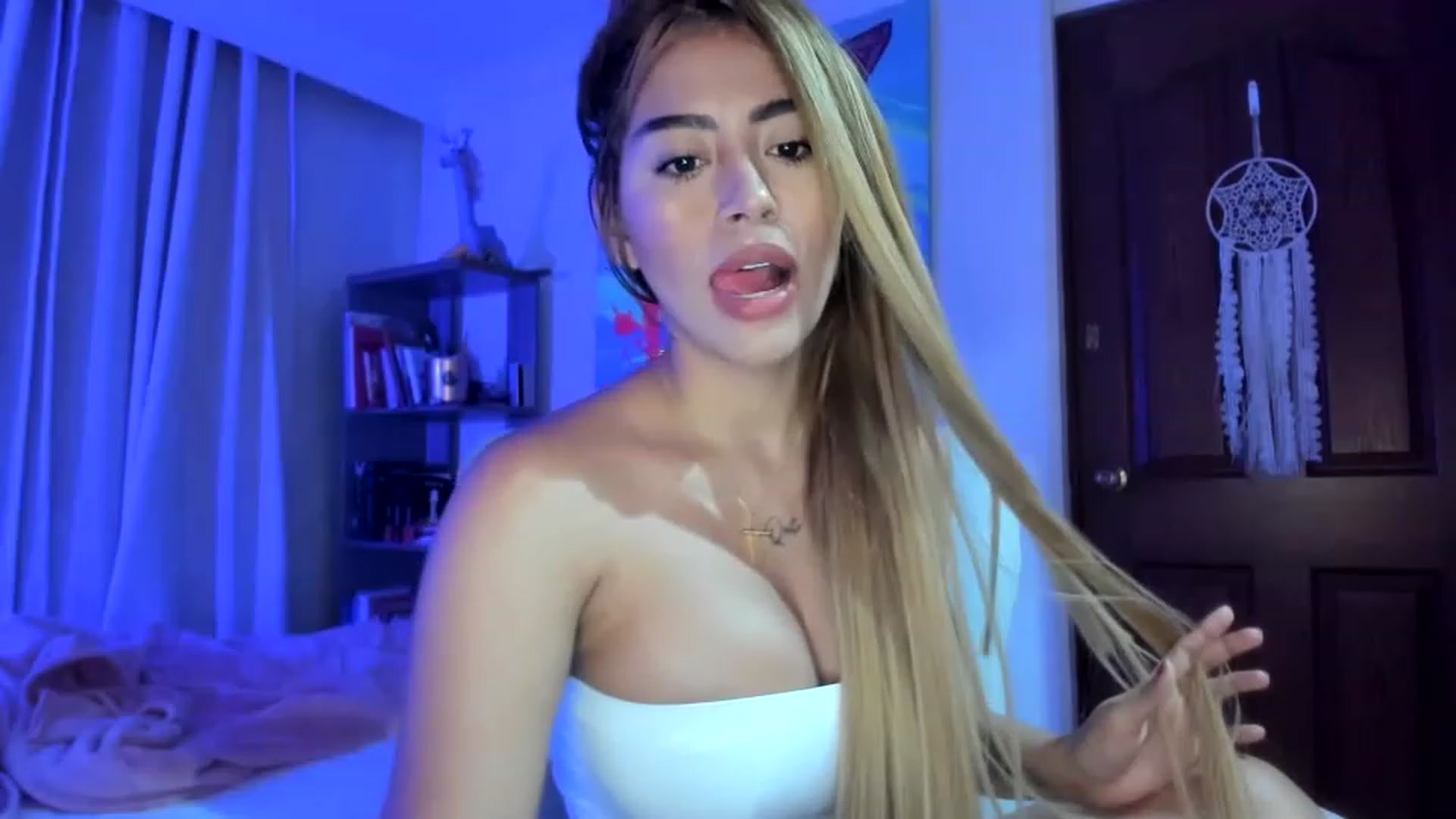 Gallery image thumbnail from latina_violet's myfreecams stream on, 11/15/2022, 07:58 image 2 of 20