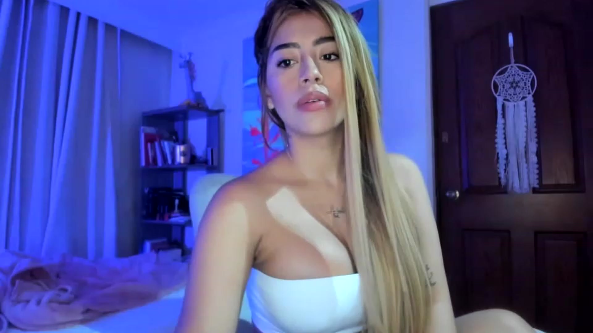 Gallery image thumbnail from latina_violet's myfreecams stream on, 11/15/2022, 07:58 image 12 of 20