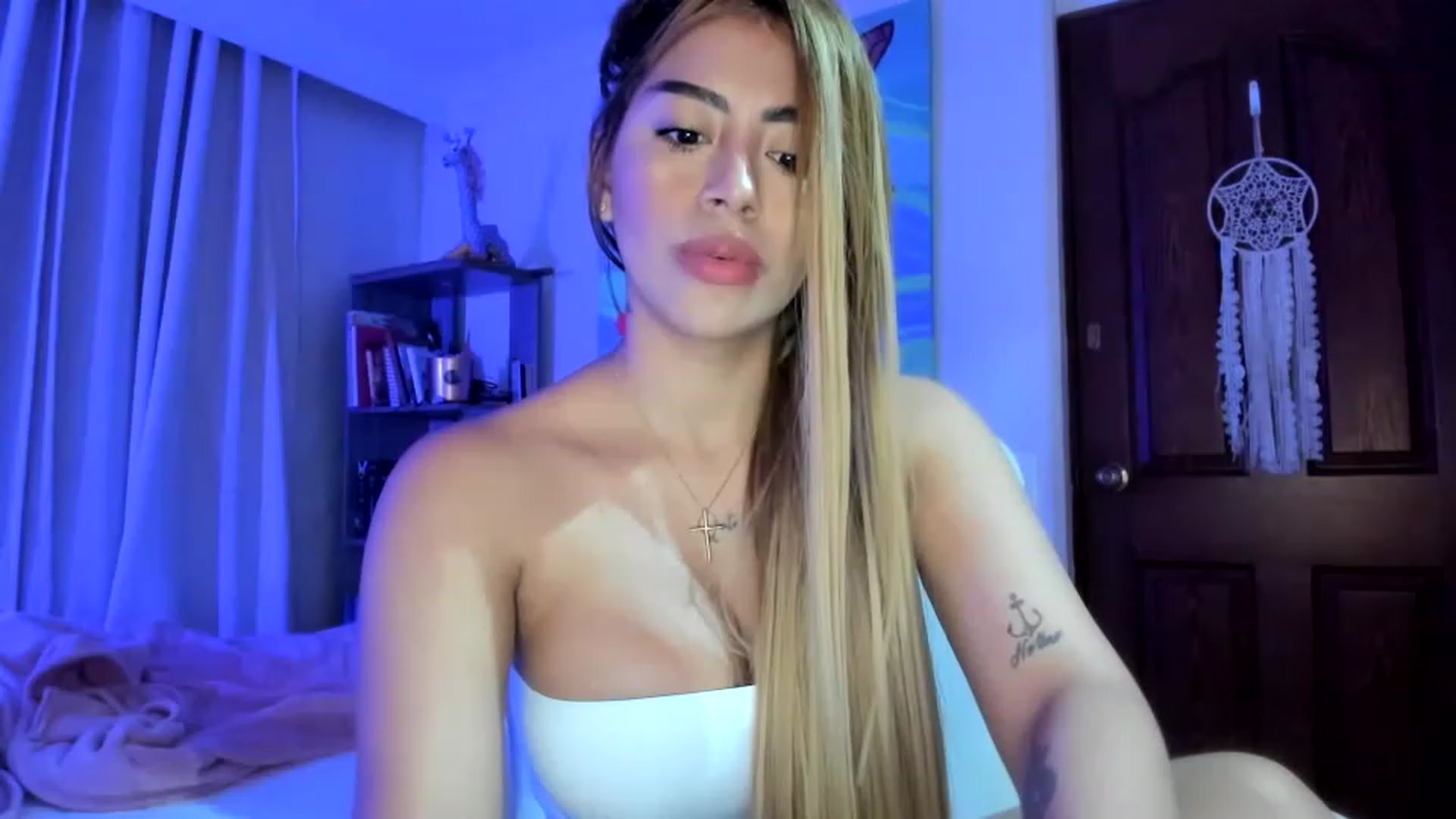 Gallery image thumbnail from latina_violet's myfreecams stream on, 11/15/2022, 07:58 image 5 of 20