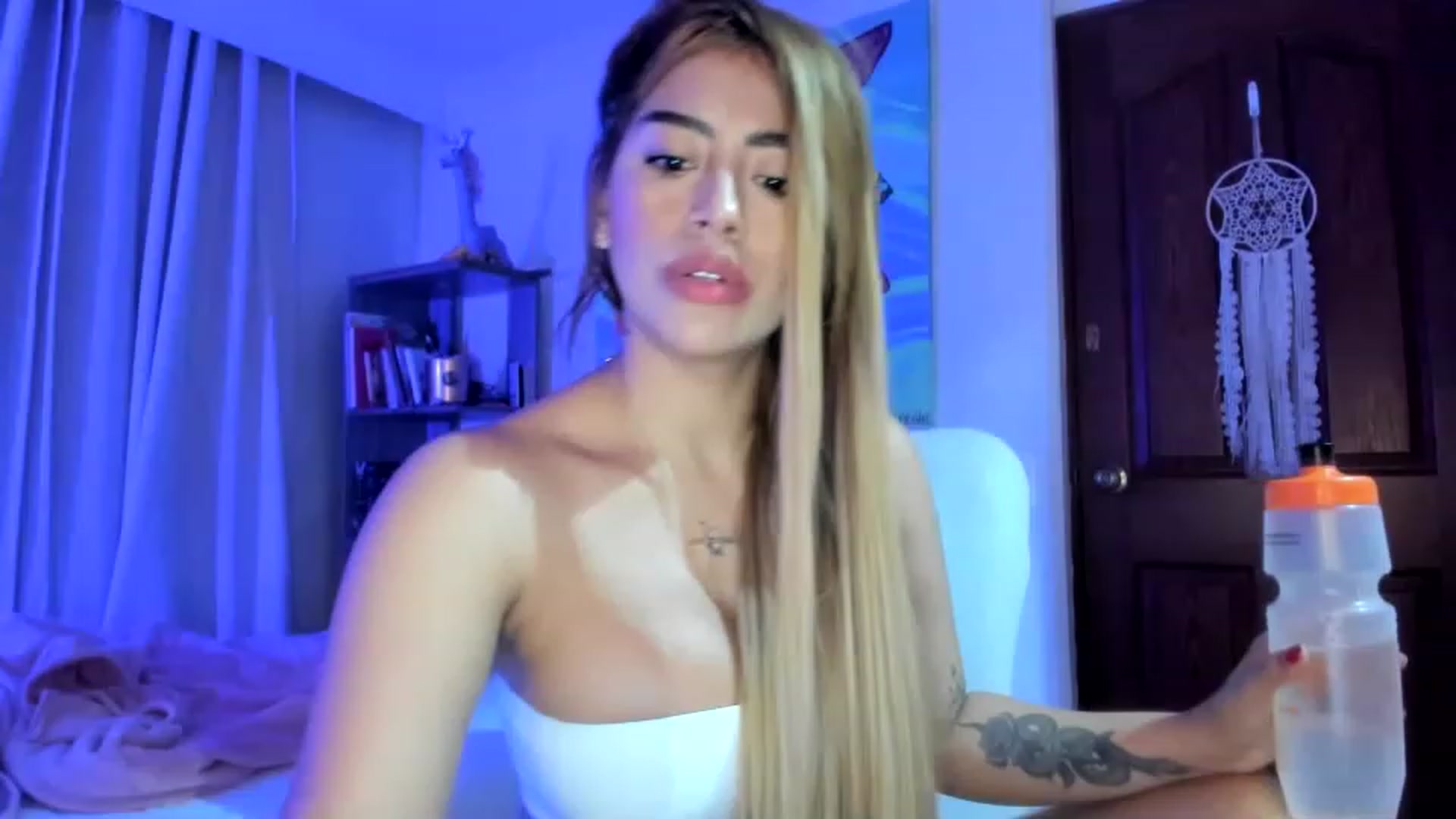Gallery image thumbnail from latina_violet's myfreecams stream on, 11/15/2022, 07:58 image 15 of 20