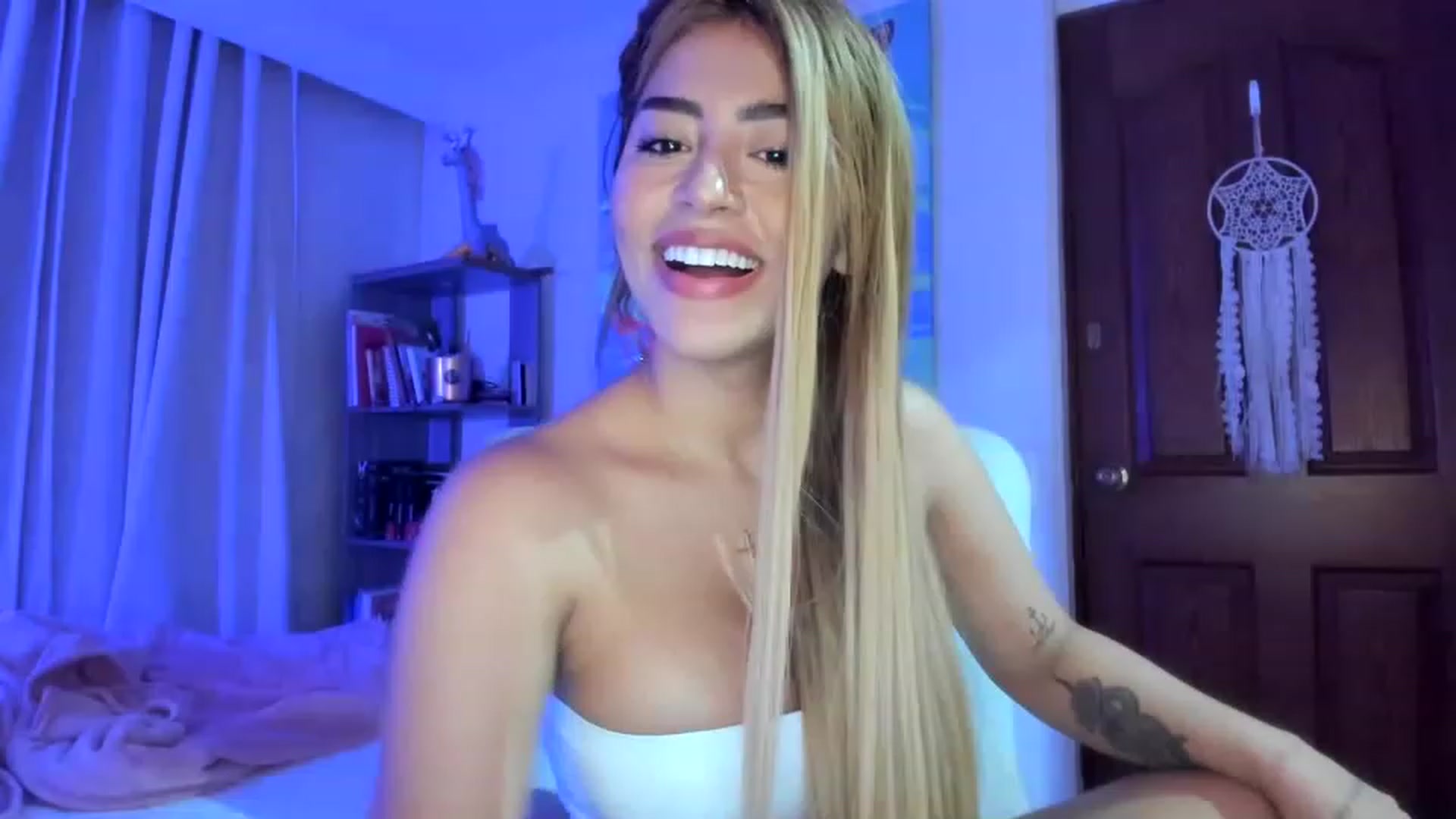 Gallery image thumbnail from latina_violet's myfreecams stream on, 11/15/2022, 07:58 image 14 of 20