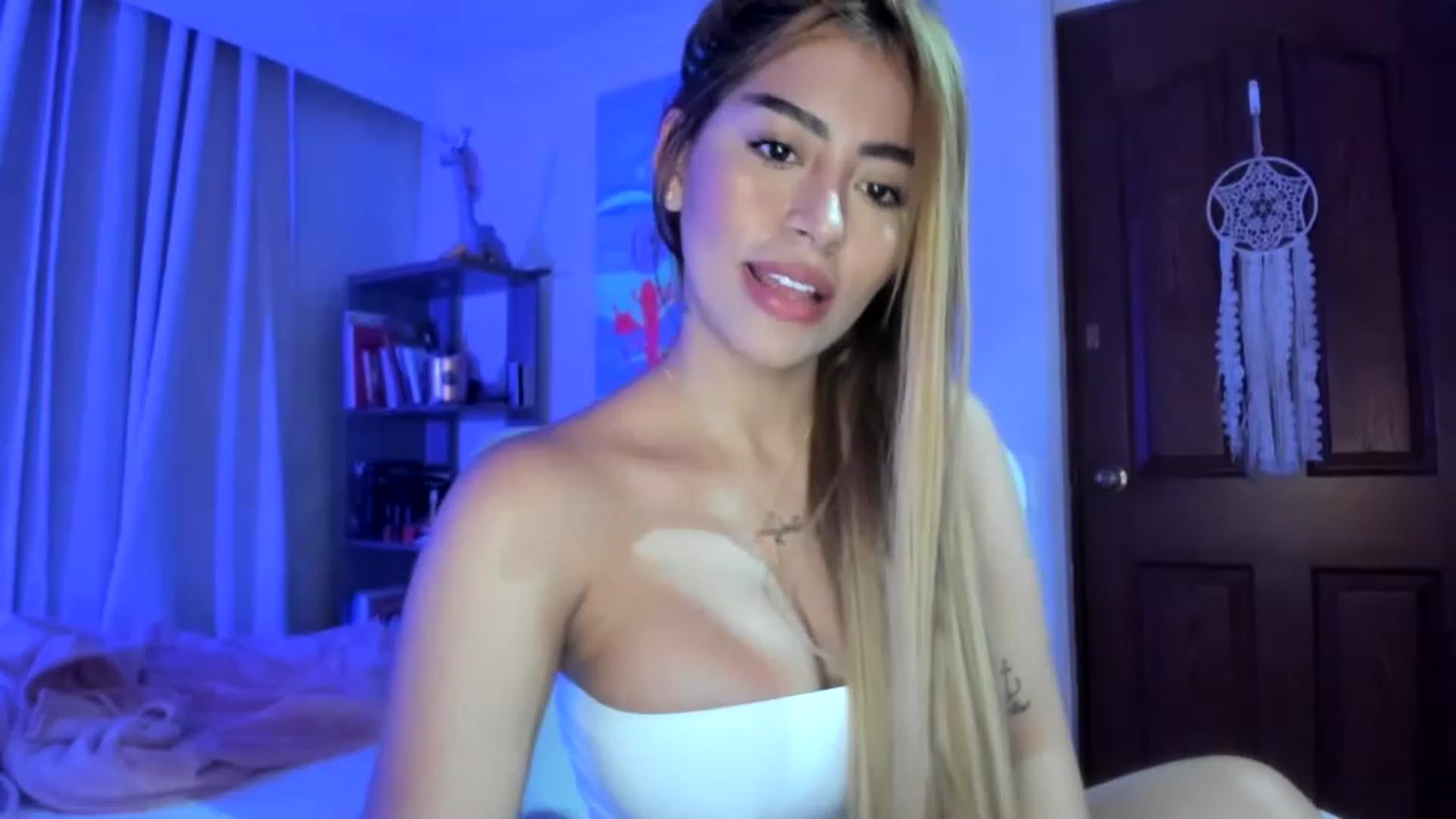 Gallery image thumbnail from latina_violet's myfreecams stream on, 11/15/2022, 07:58 image 4 of 20