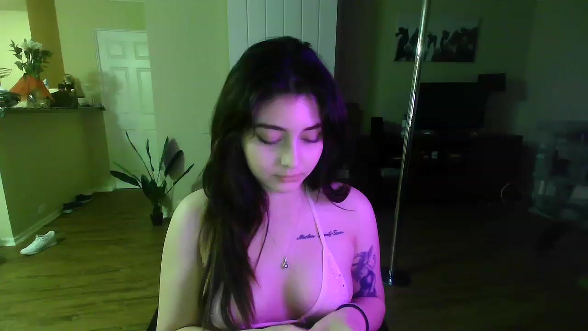 Gallery image thumbnail from latinaxlondon's myfreecams stream on, 02/27/2023, 06:49 image 15 of 20