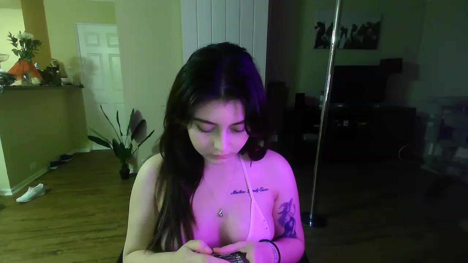 Gallery image thumbnail from latinaxlondon's myfreecams stream on, 02/27/2023, 06:49 image 16 of 20