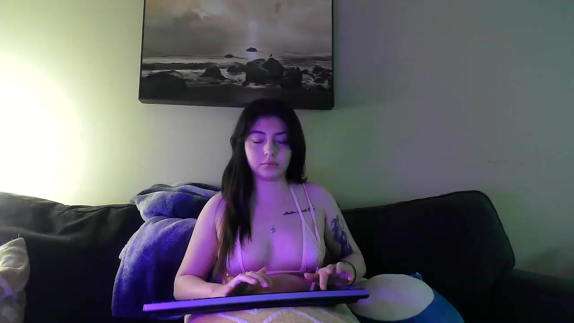 Gallery image thumbnail from latinaxlondon's myfreecams stream on, 03/05/2023, 04:37 image 10 of 20
