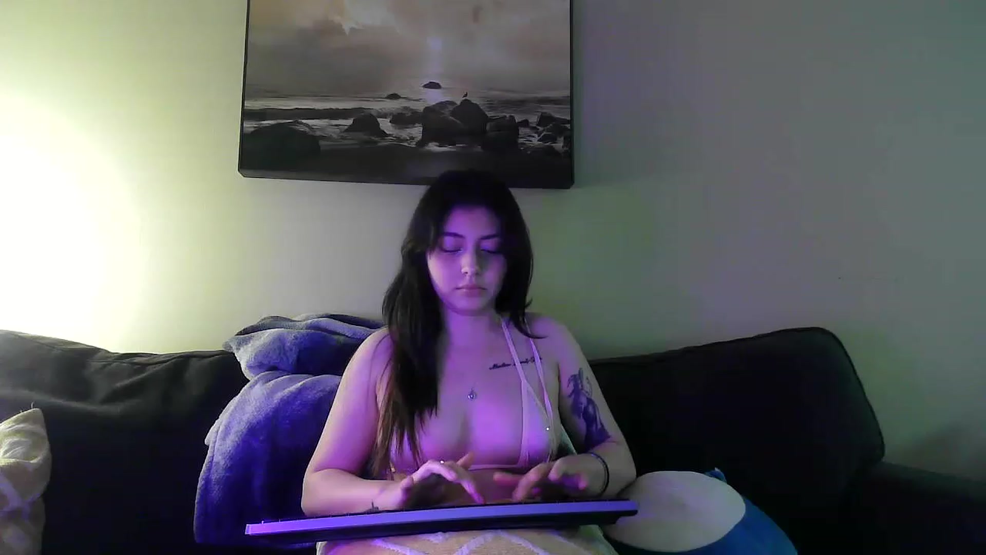 Gallery image thumbnail from latinaxlondon's myfreecams stream on, 03/05/2023, 04:37 image 9 of 20