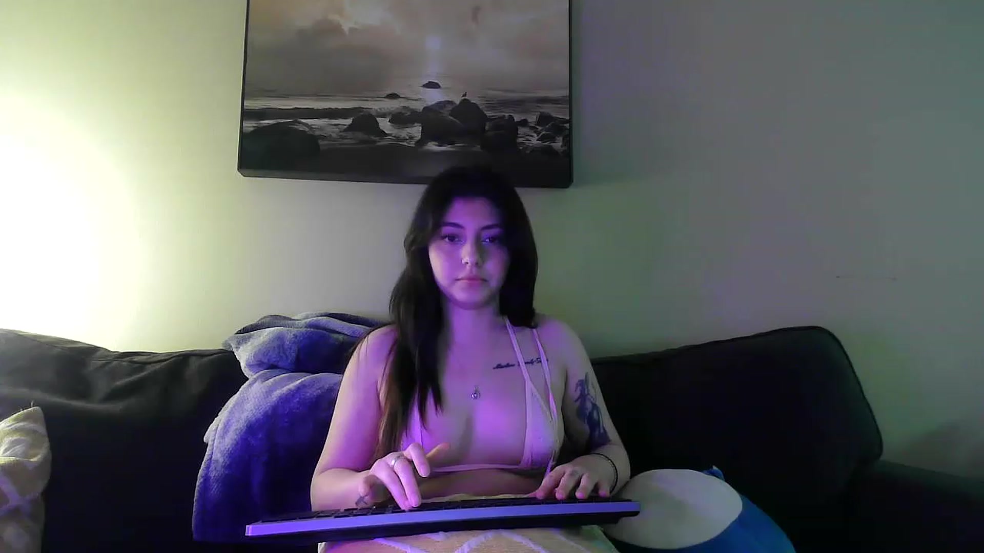 Gallery image thumbnail from latinaxlondon's myfreecams stream on, 03/05/2023, 04:37 image 6 of 20