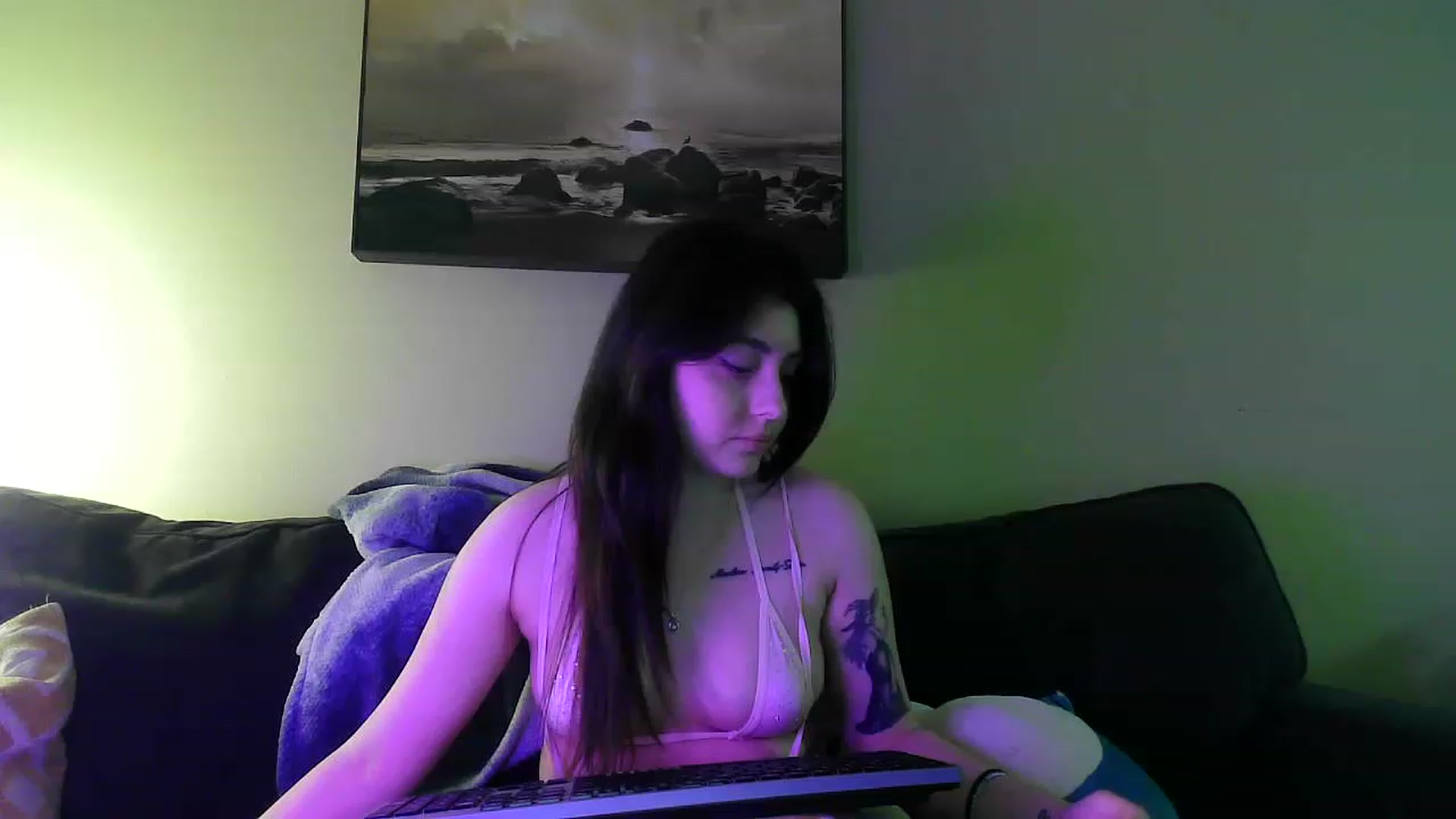 Gallery image thumbnail from latinaxlondon's myfreecams stream on, 03/05/2023, 04:37 image 18 of 20