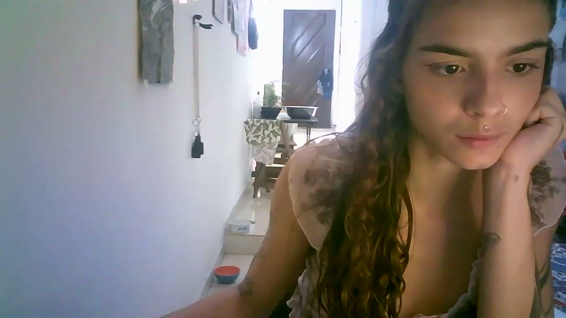 Gallery image thumbnail from lauraflor's myfreecams stream on, 04/16/2023, 16:52 image 7 of 20