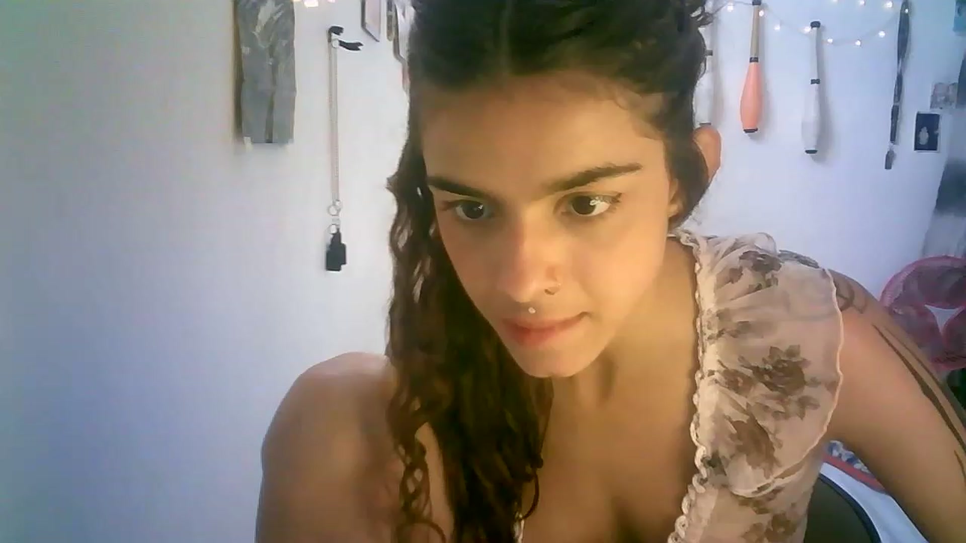 Gallery image thumbnail from lauraflor's myfreecams stream on, 04/16/2023, 16:52 image 11 of 20
