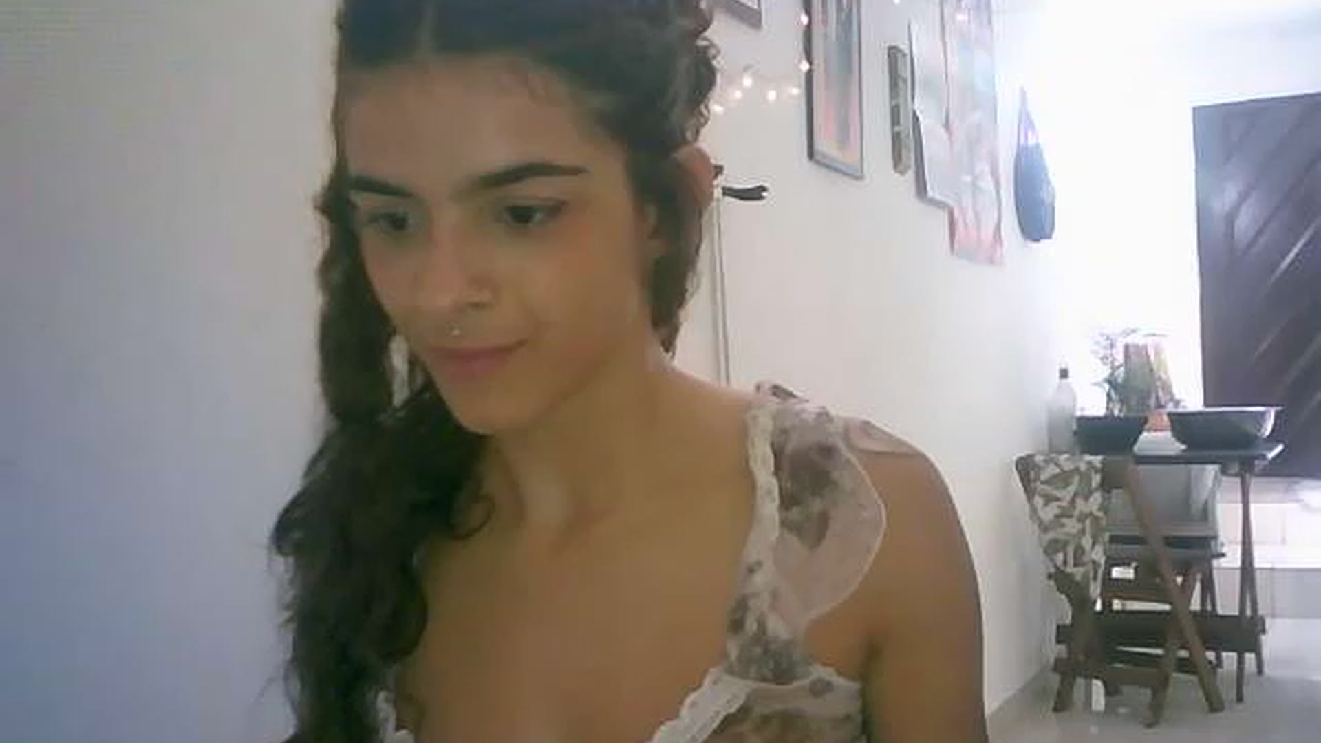 Gallery image thumbnail from lauraflor's myfreecams stream on, 04/16/2023, 17:52 image 7 of 20