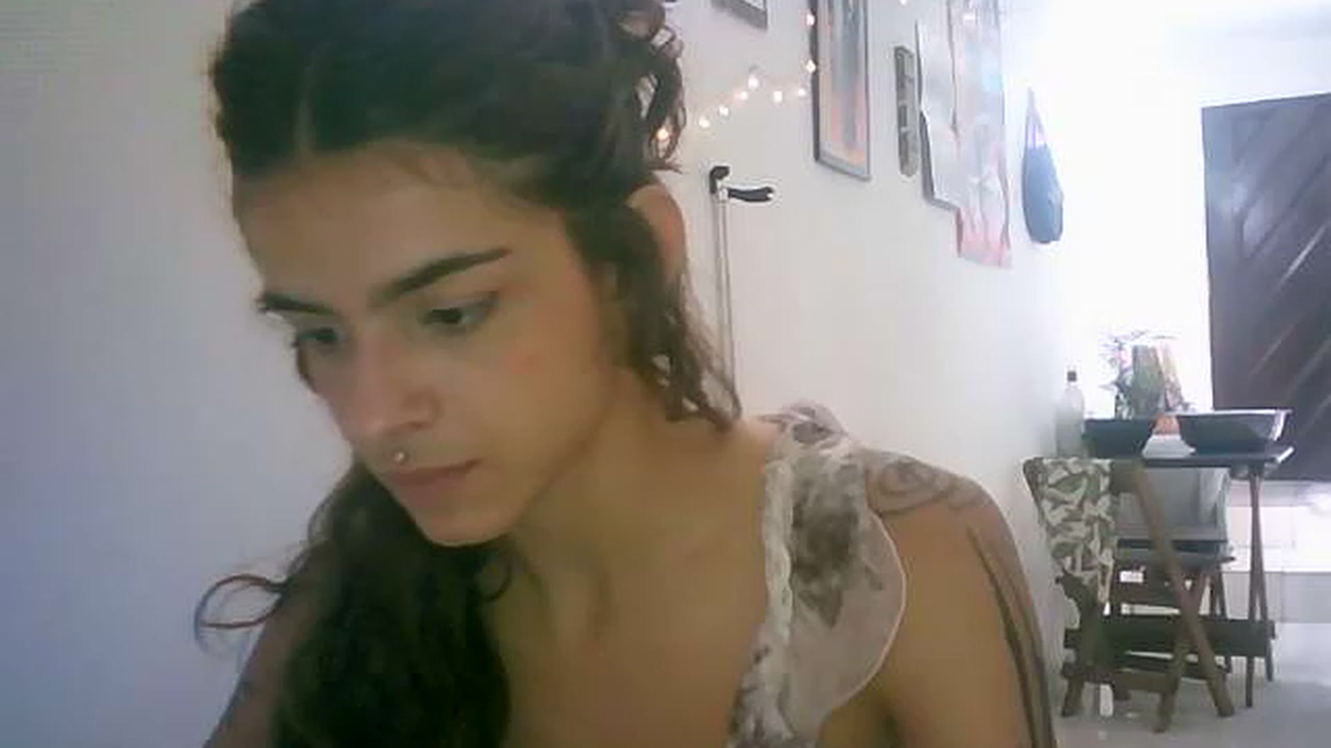 Gallery image thumbnail from lauraflor's myfreecams stream on, 04/16/2023, 17:52 image 5 of 20