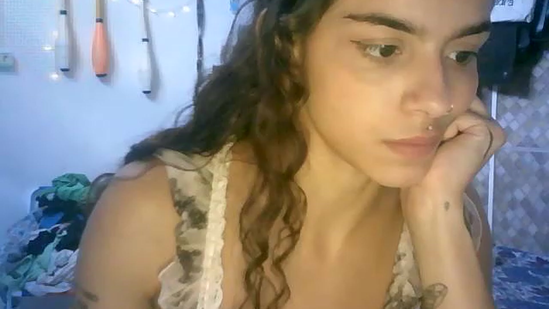 Gallery image thumbnail from lauraflor's myfreecams stream on, 04/16/2023, 17:52 image 1 of 20