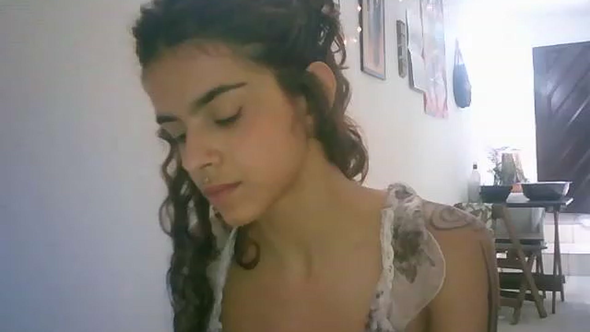 Gallery image thumbnail from lauraflor's myfreecams stream on, 04/16/2023, 17:52 image 10 of 20