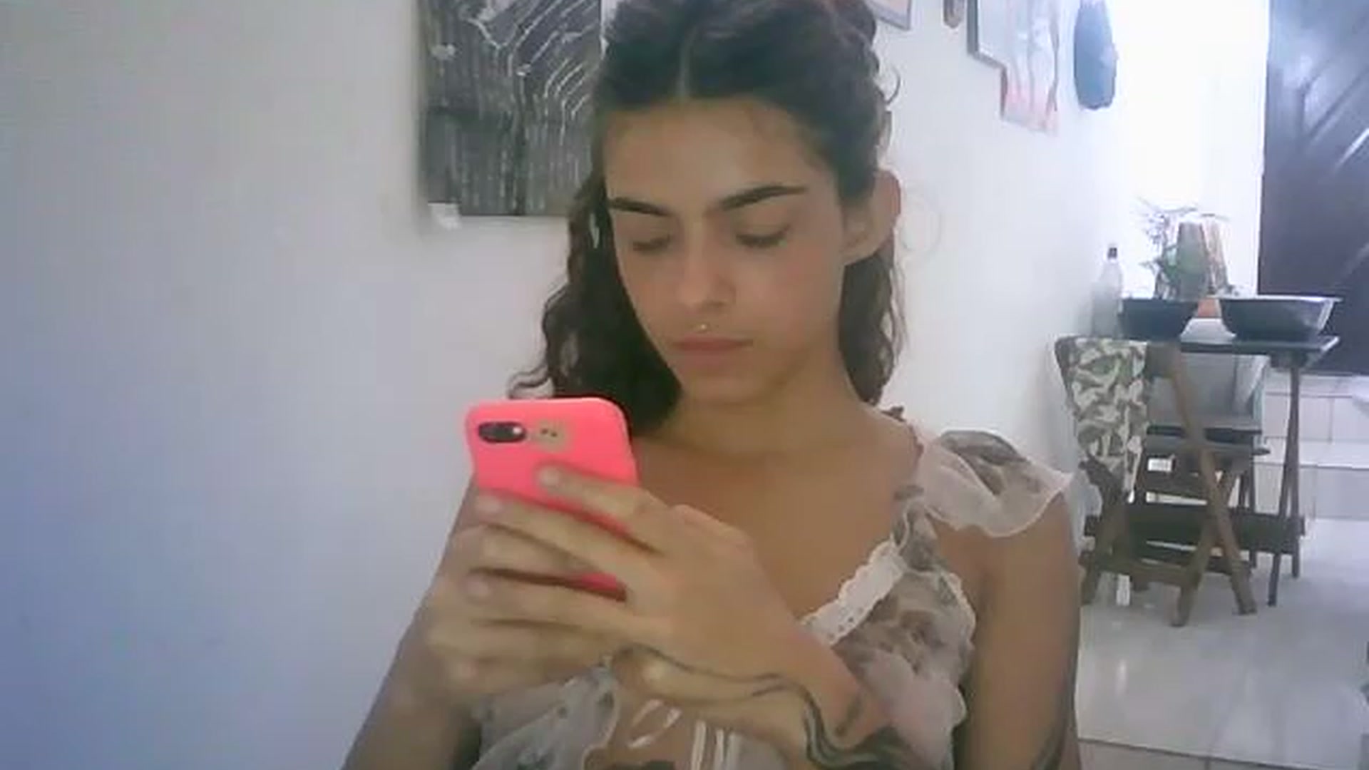 Gallery image thumbnail from lauraflor's myfreecams stream on, 04/16/2023, 18:55 image 11 of 20