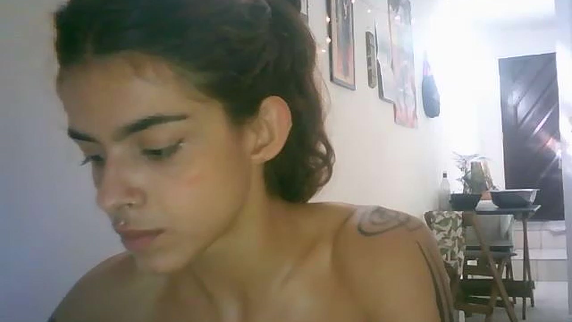 Gallery image thumbnail from lauraflor's myfreecams stream on, 04/16/2023, 19:08 image 10 of 20