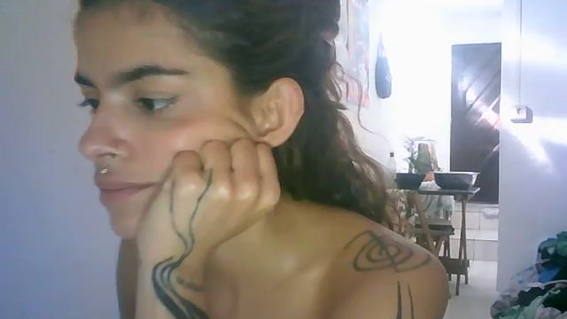 Gallery image thumbnail from lauraflor's myfreecams stream on, 04/16/2023, 21:30 image 2 of 20