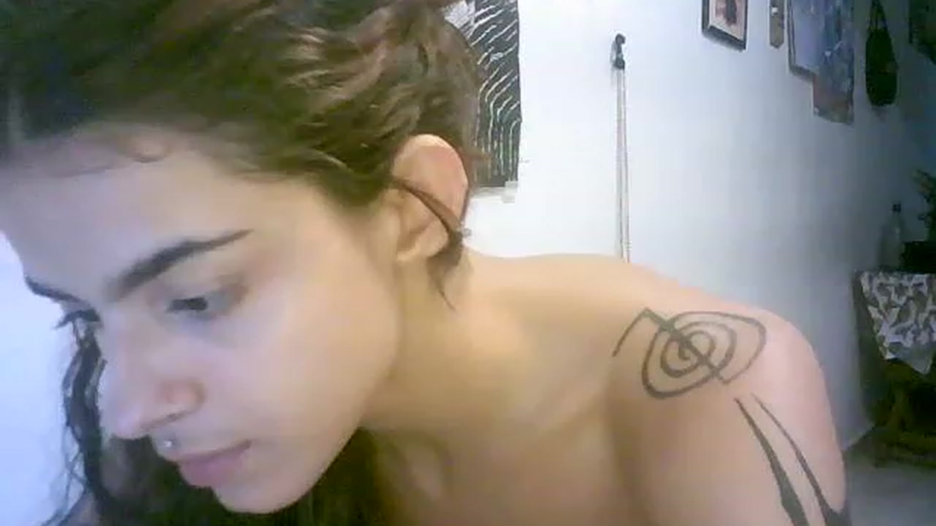 Gallery image thumbnail from lauraflor's myfreecams stream on, 04/16/2023, 22:56 image 11 of 20