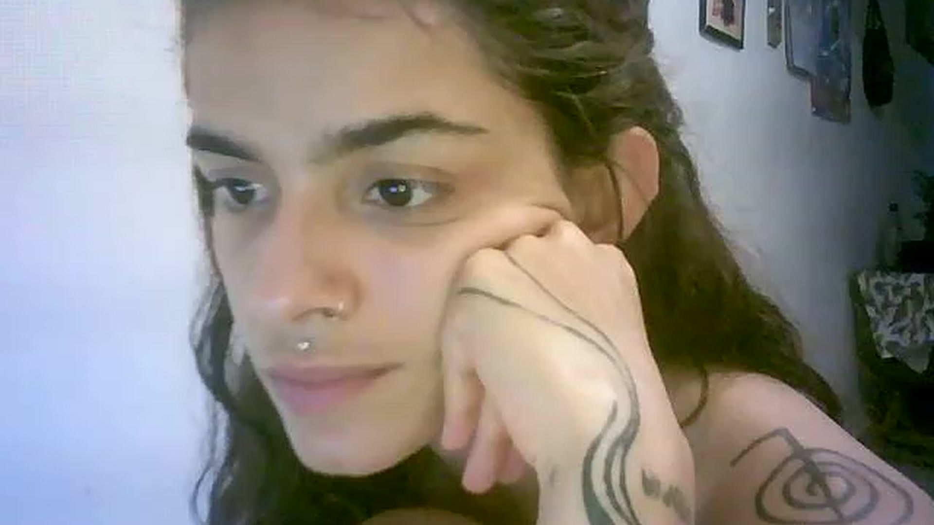 Gallery image thumbnail from lauraflor's myfreecams stream on, 04/16/2023, 22:56 image 16 of 20