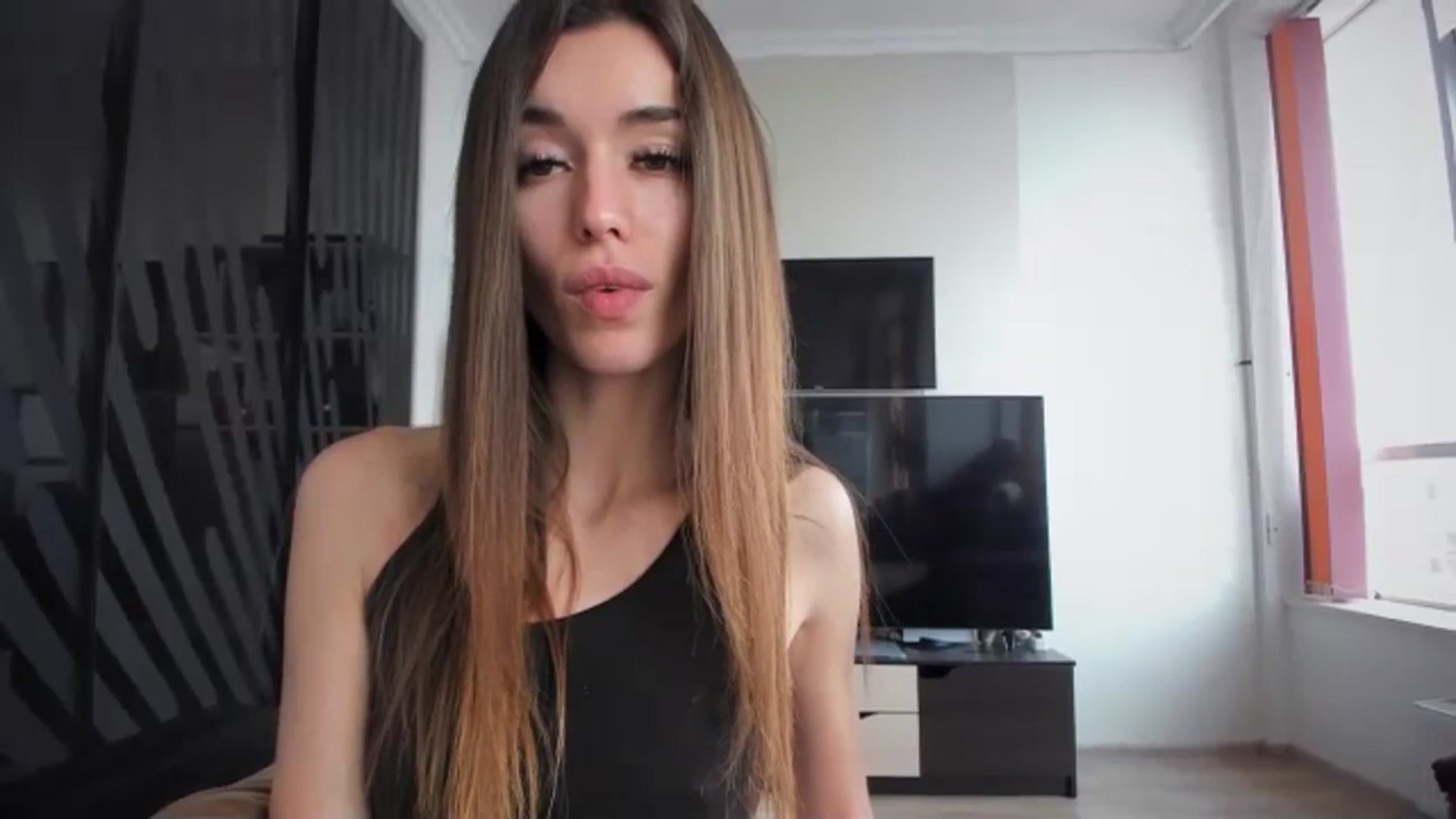 Gallery image thumbnail from laurensaenz's myfreecams stream on, 02/23/2024, 10:28 image 14 of 20