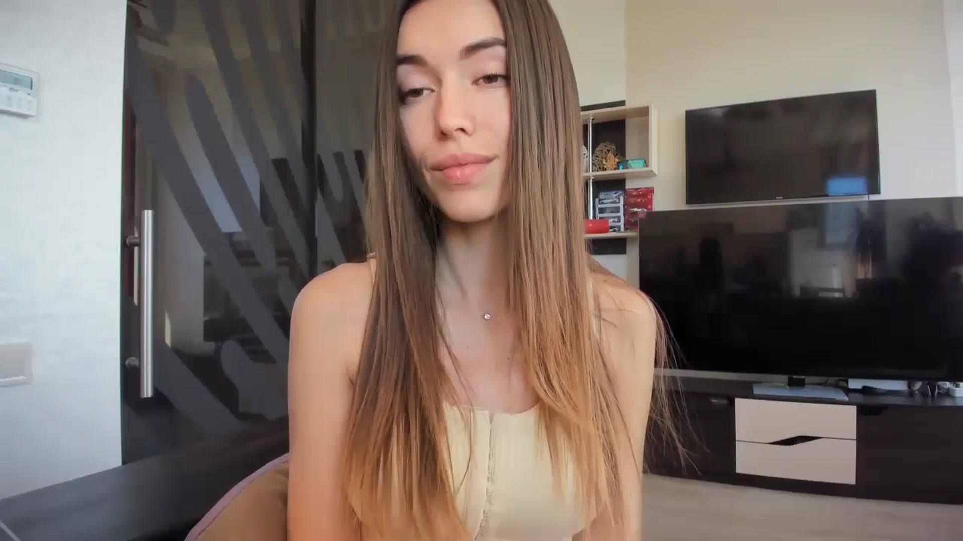 Gallery image thumbnail from laurensaenz's myfreecams stream on, 05/26/2024, 09:17 image 1 of 20