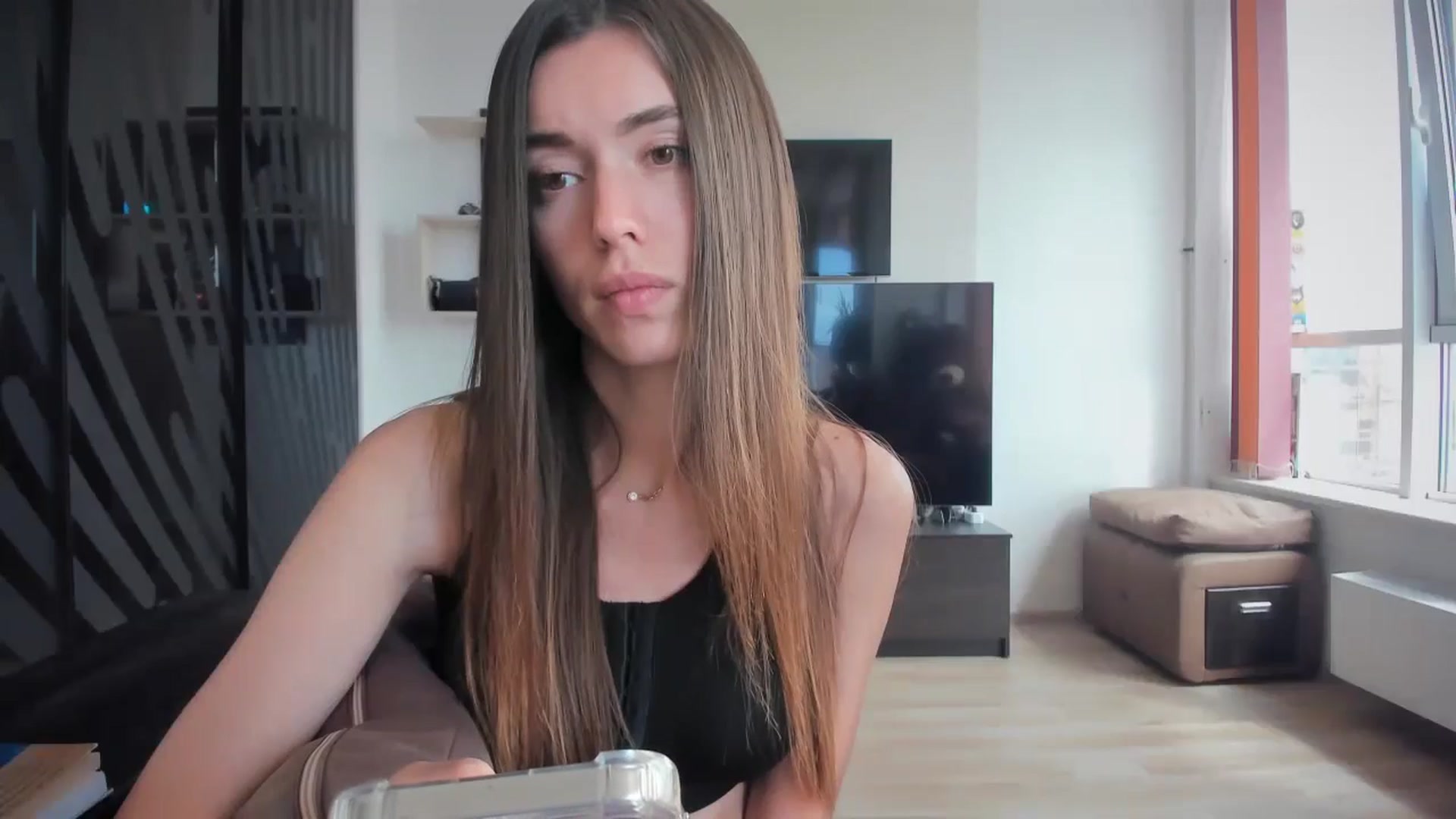 Gallery image thumbnail from laurensaenz's myfreecams stream on, 05/30/2024, 08:05 image 12 of 20