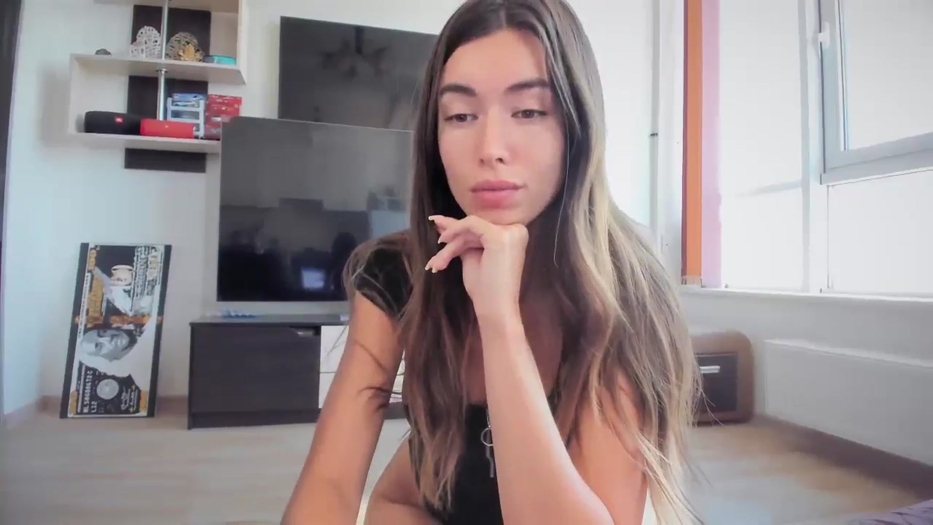 Gallery image thumbnail from laurensaenz's myfreecams stream on, 07/08/2024, 10:12 image 6 of 20