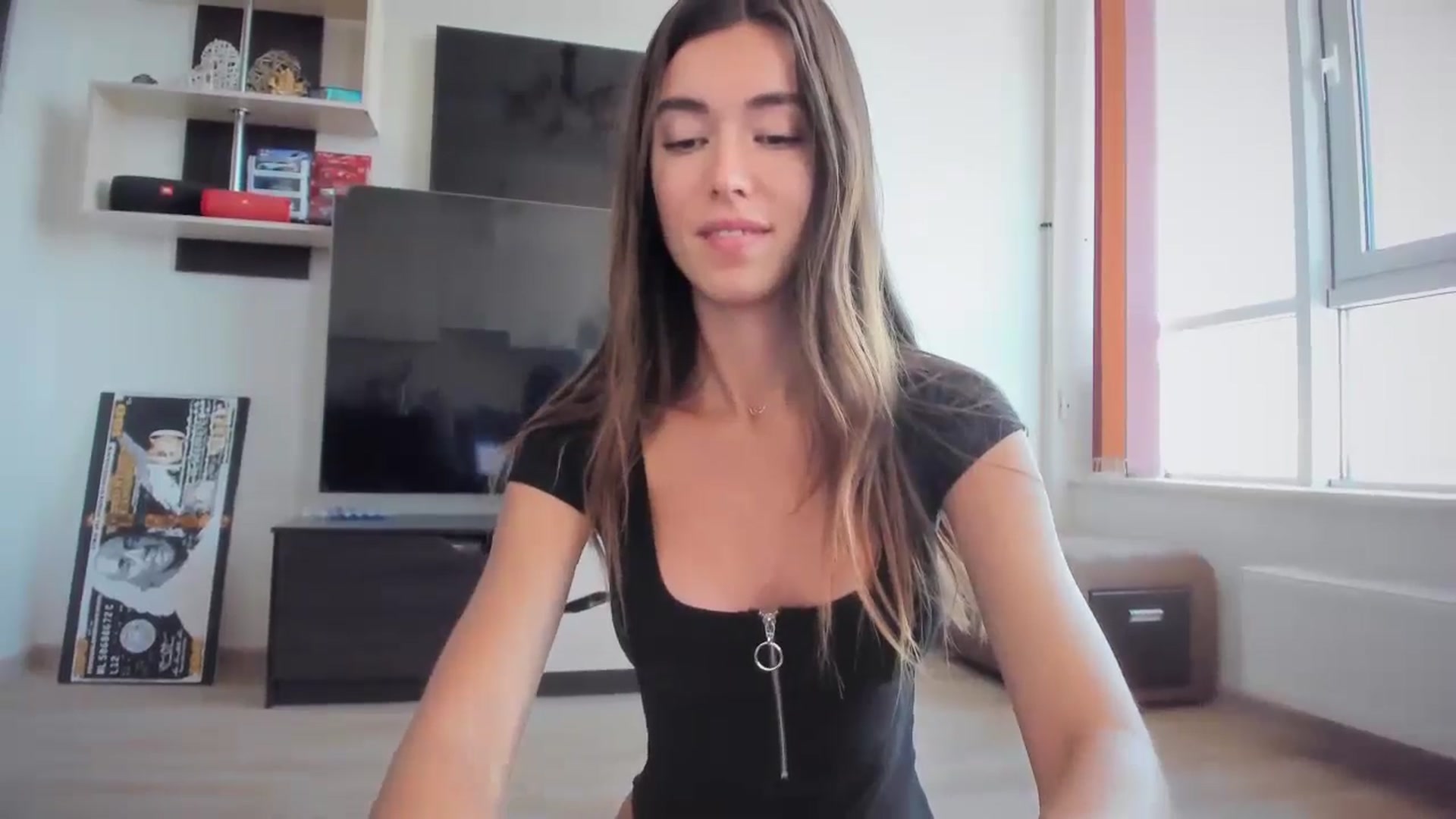 Gallery image thumbnail from laurensaenz's myfreecams stream on, 07/08/2024, 10:12 image 12 of 20