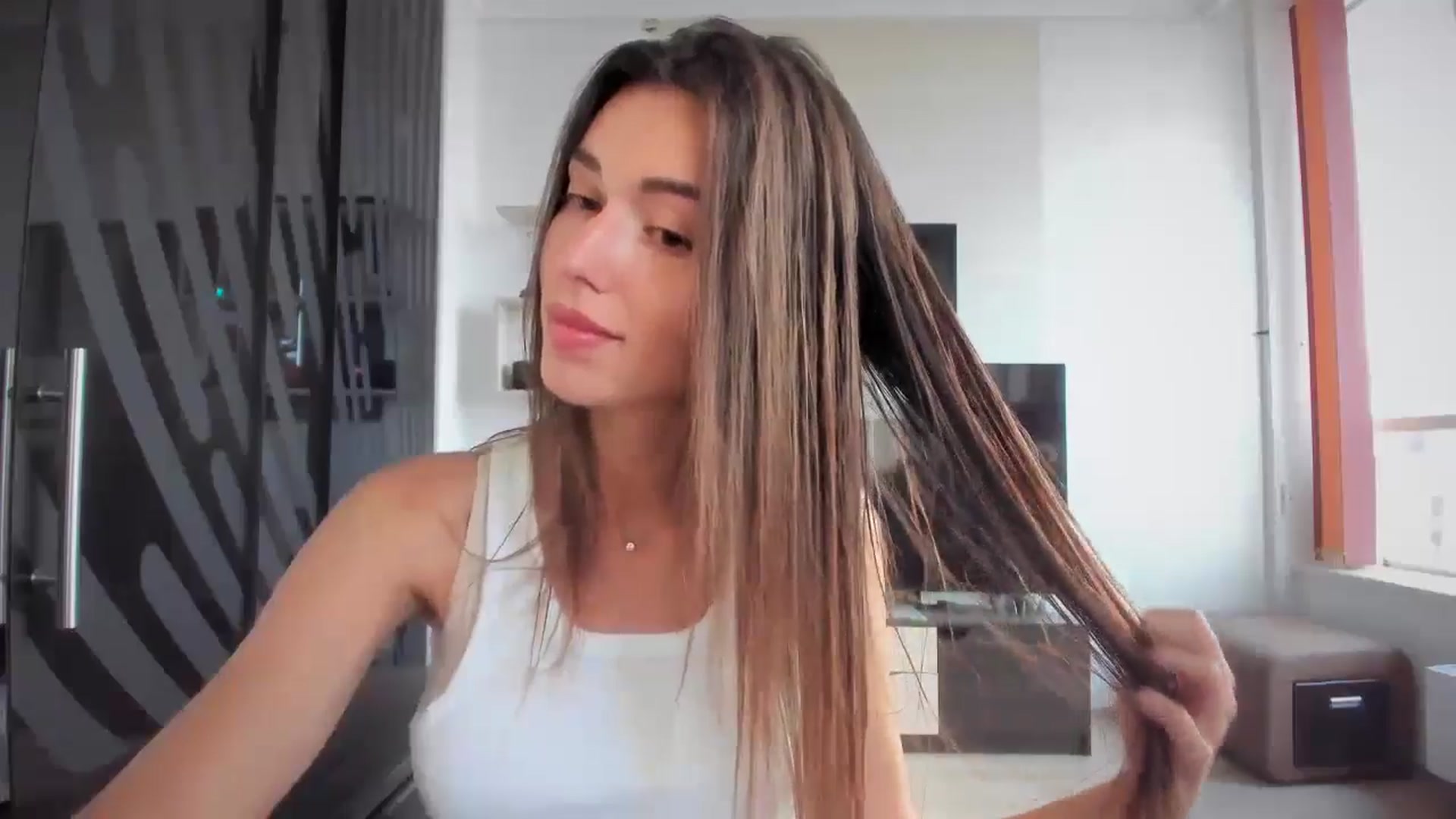 Gallery image thumbnail from laurensaenz's myfreecams stream on, 07/25/2024, 06:13 image 17 of 20
