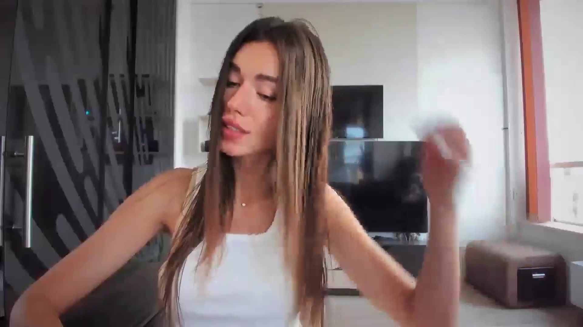 Gallery image thumbnail from laurensaenz's myfreecams stream on, 07/25/2024, 06:13 image 15 of 20