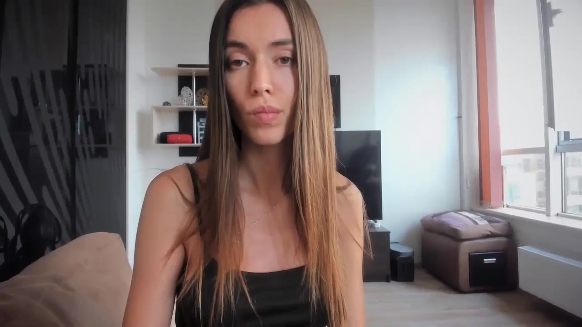 Gallery image thumbnail from laurensaenz's myfreecams stream on, 09/15/2024, 13:41 image 14 of 20