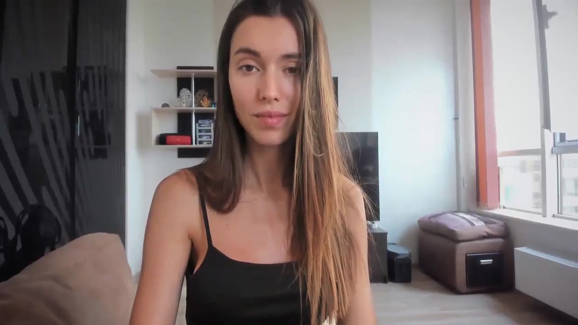 Gallery image thumbnail from laurensaenz's myfreecams stream on, 09/15/2024, 13:41 image 4 of 20
