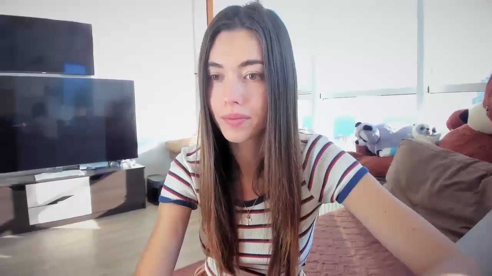 Gallery image thumbnail from laurensaenz's myfreecams stream on, 10/08/2024, 06:10 image 12 of 20