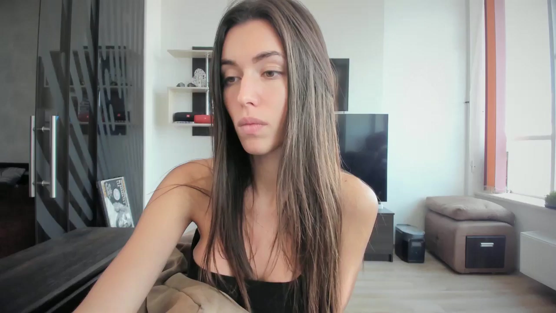 Gallery image thumbnail from laurensaenz's myfreecams stream on, 10/17/2024, 10:56 image 12 of 20
